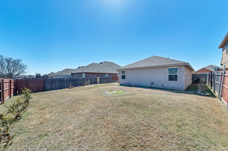 Photo 24 of 25 - 5516 Creek Hill Ln, Fort Worth, TX 76179