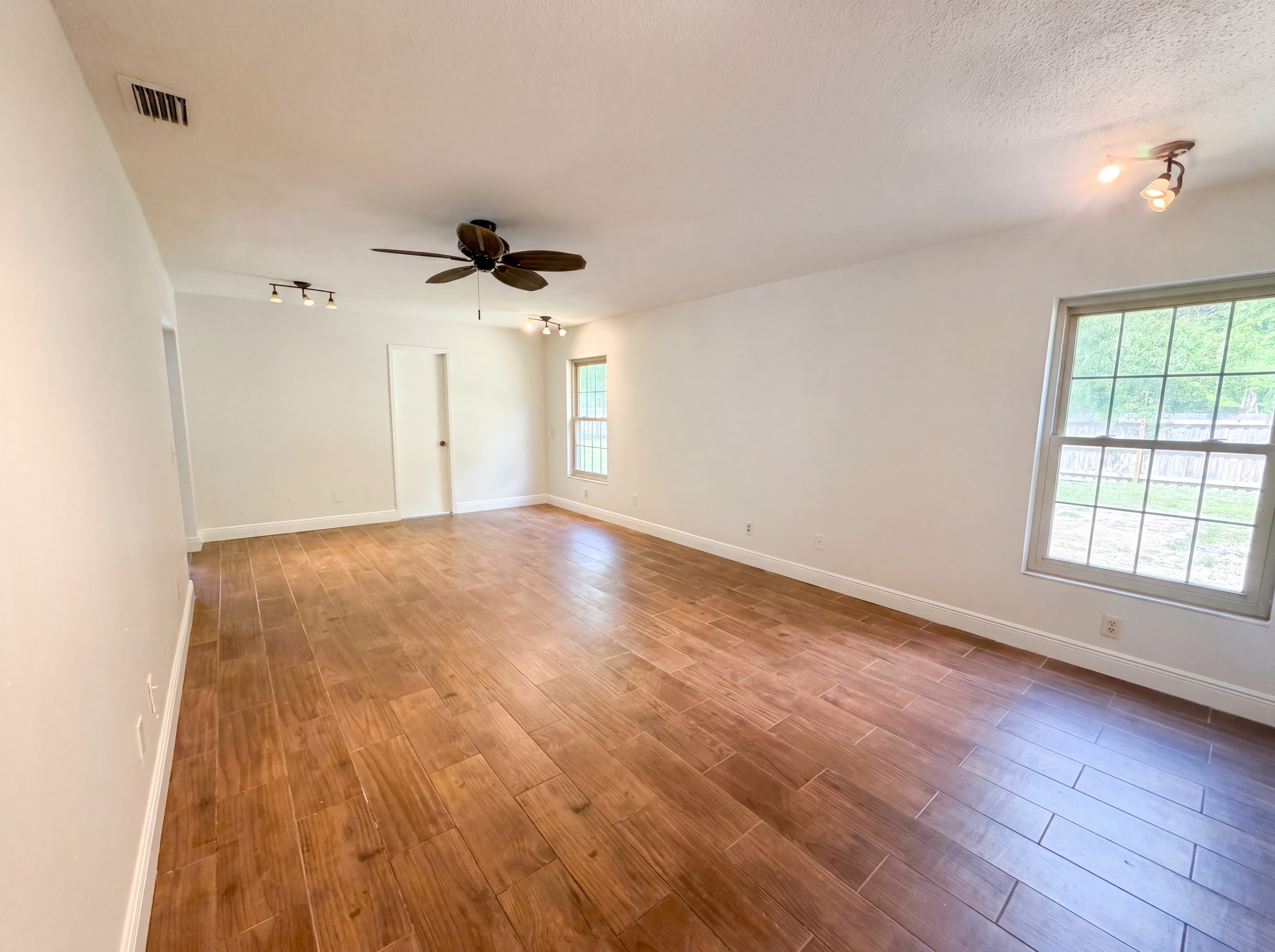 Photo 9 of 29 of 2534 Victarra Cir, Lutz, FL