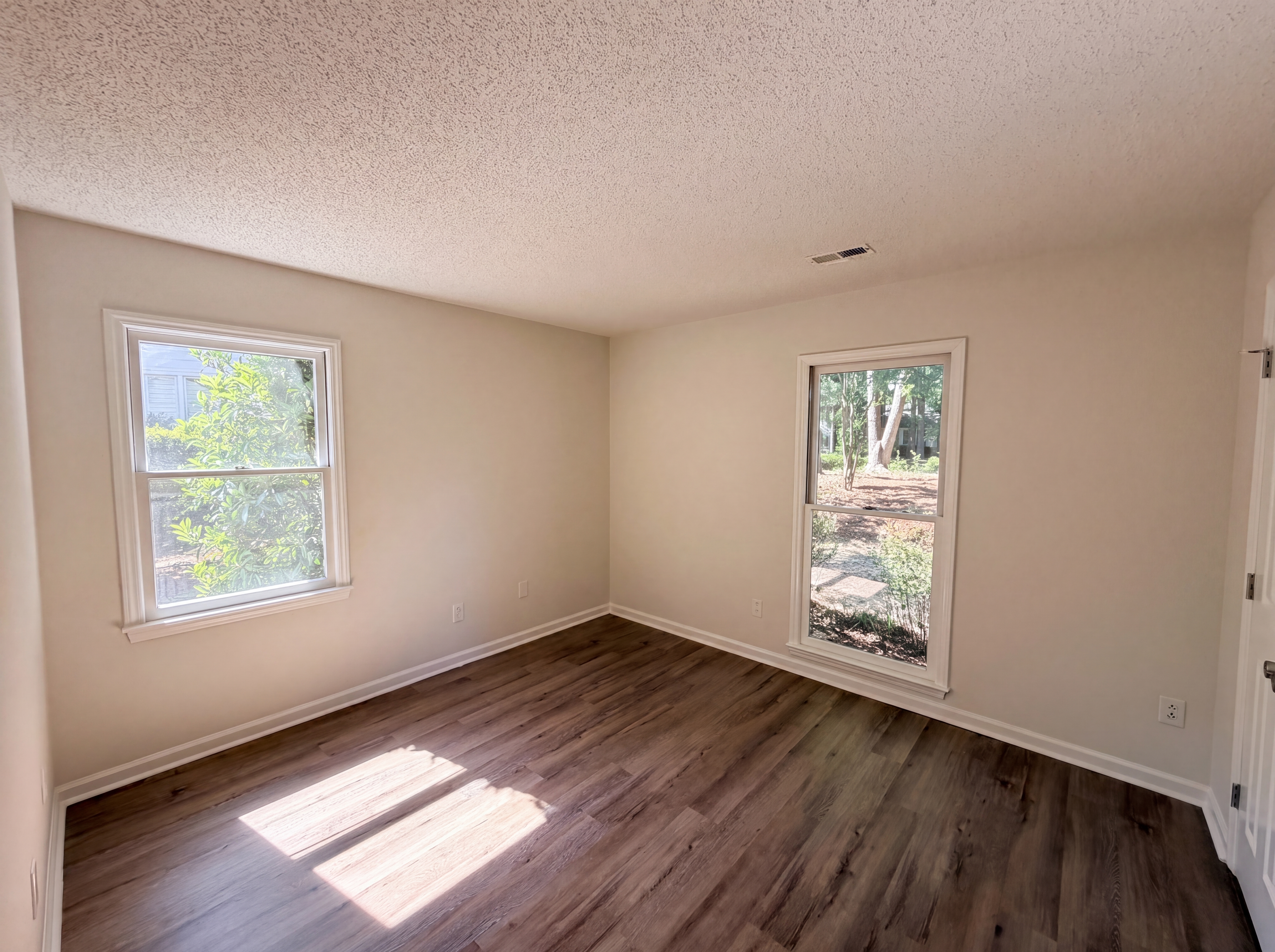 Photo 13 of 19 of 13622 Tynecastle Ln, Matthews, NC