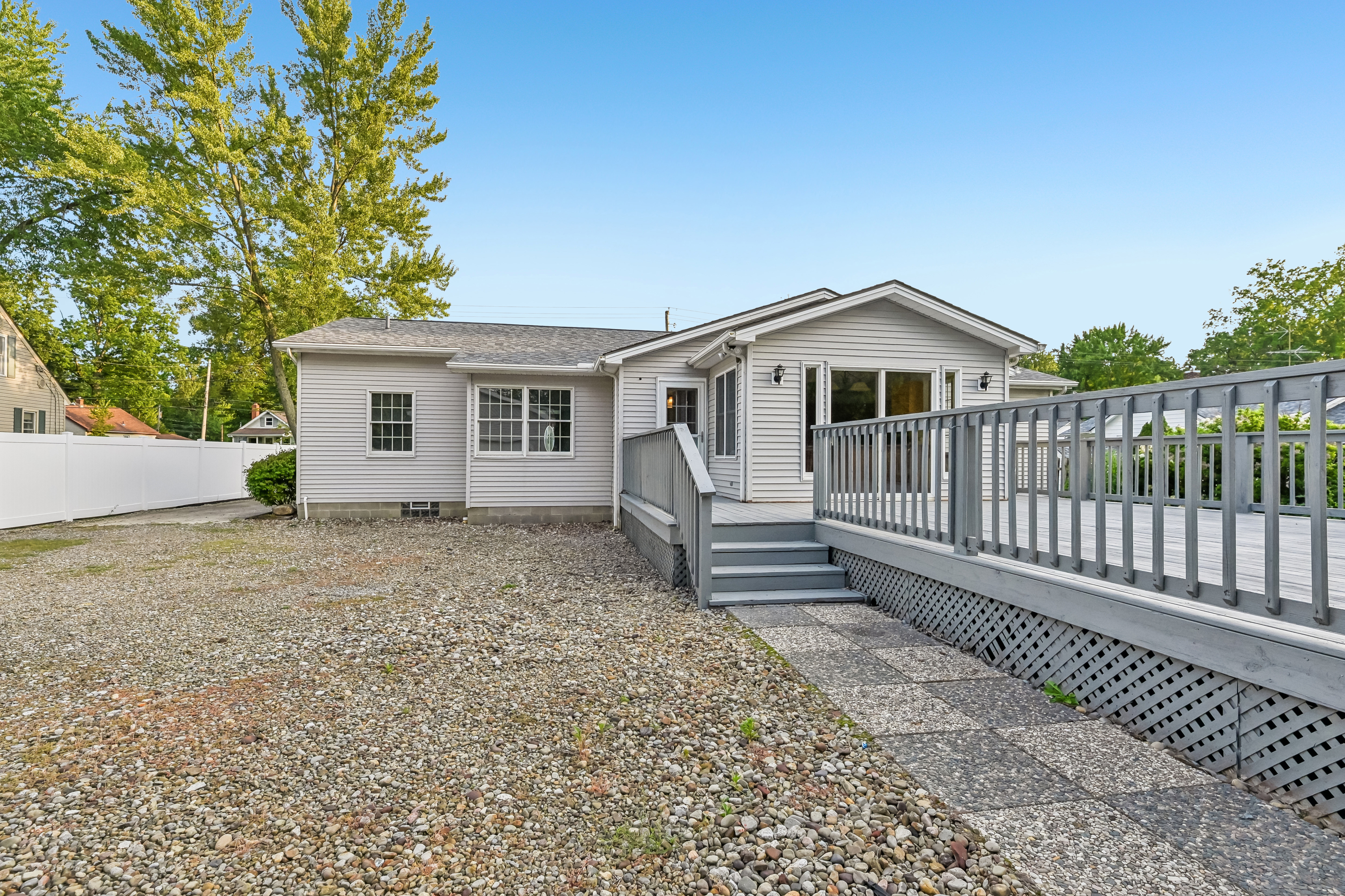 Photo 13 of 42 of 2145 Overland Ave NE, Warren, OH