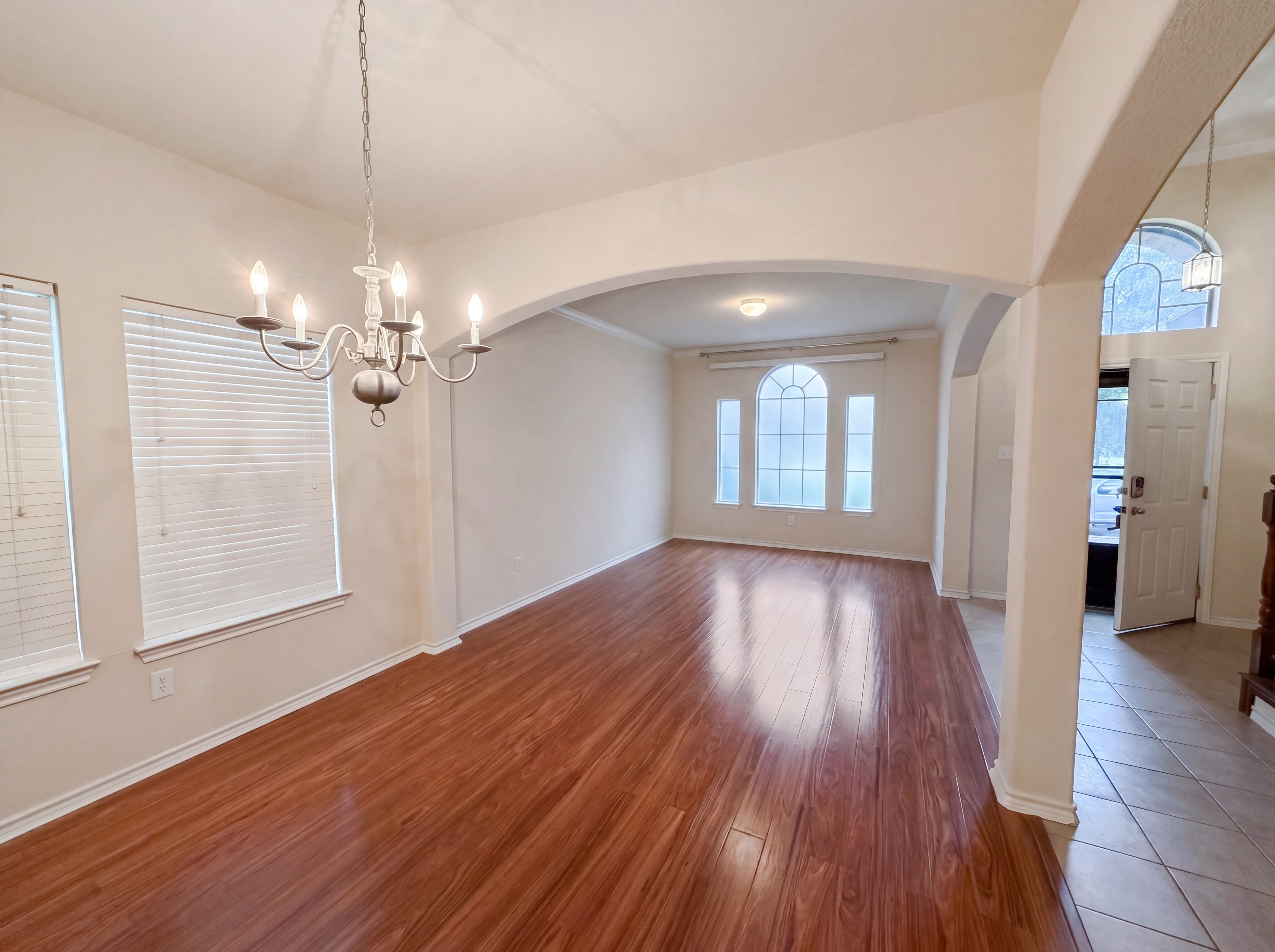 Photo 6 of 20 of 9816 Mullins Crossing Dr, Fort Worth, TX
