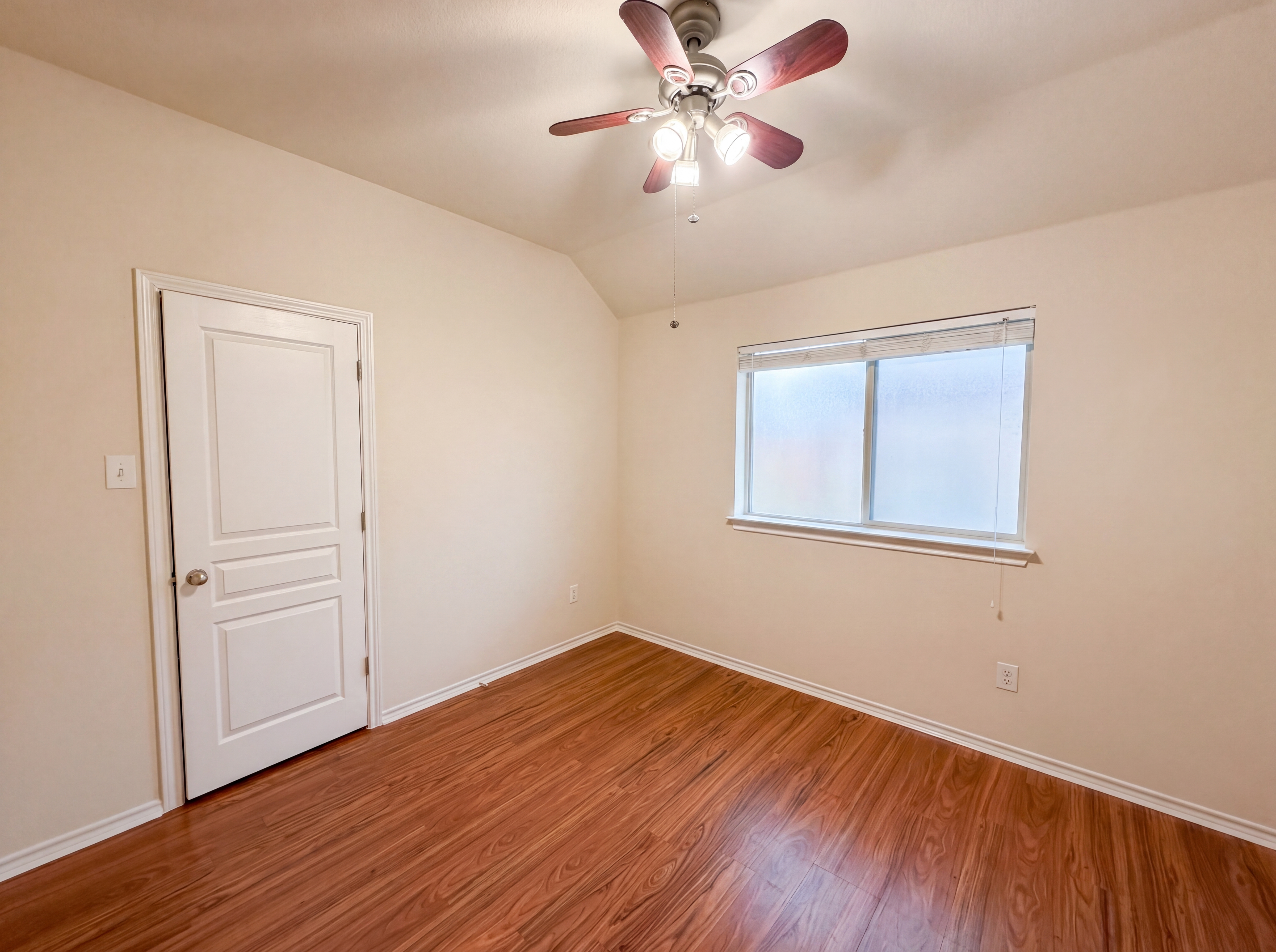 Photo 12 of 20 of 9816 Mullins Crossing Dr, Fort Worth, TX