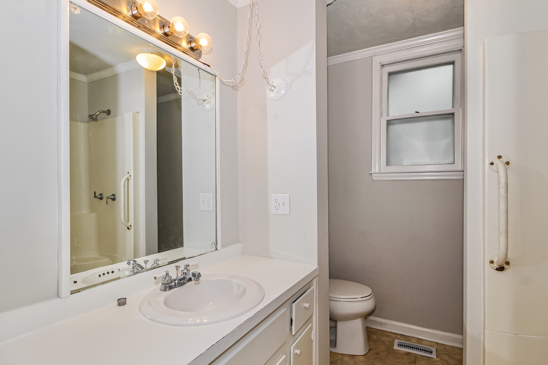 Photo 18 of 22 of 114 E Clay St, Whiteville, NC