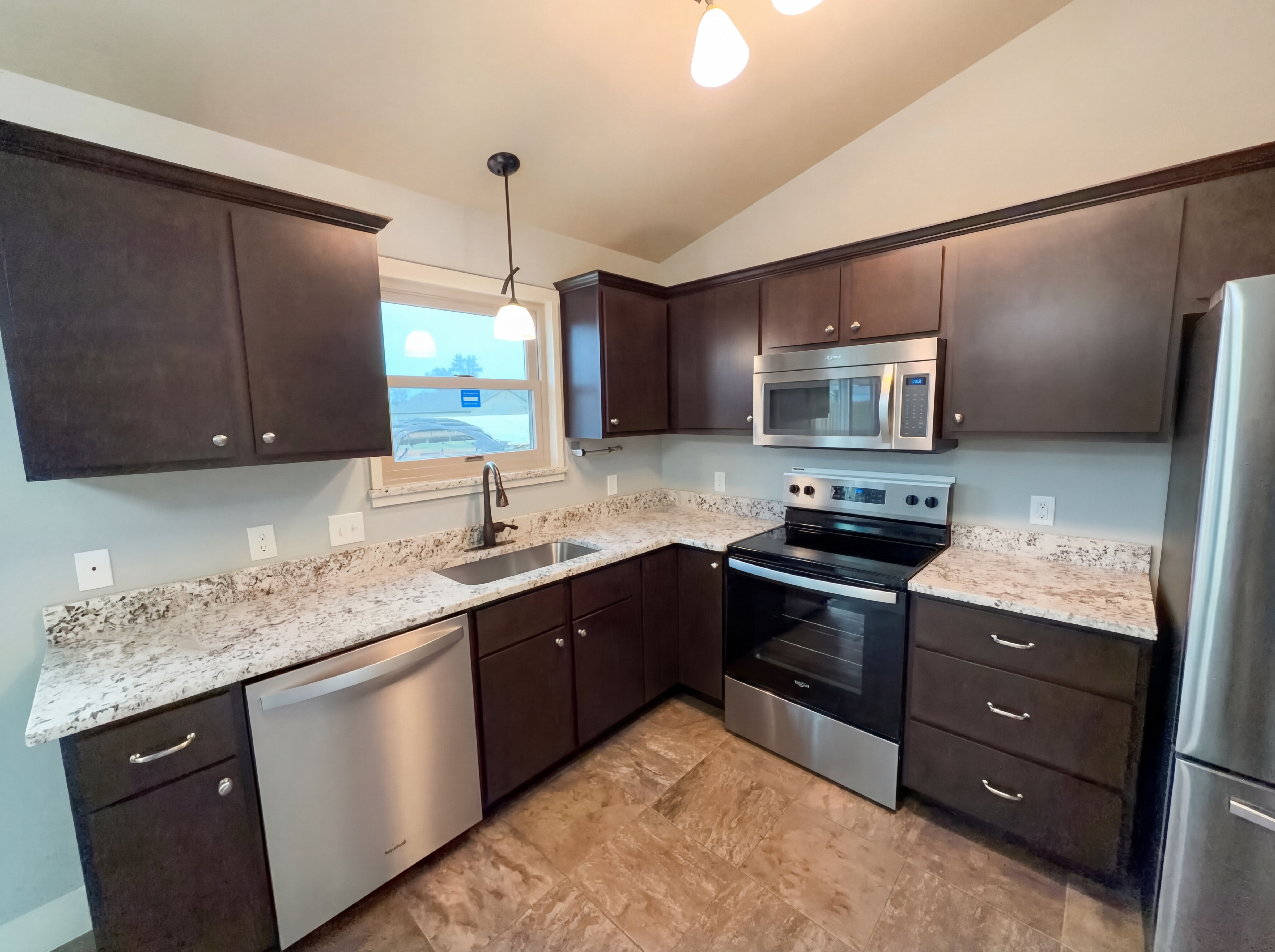 Photo 2 of 24 of 119 Albany Manor Dr, Wentzville, MO