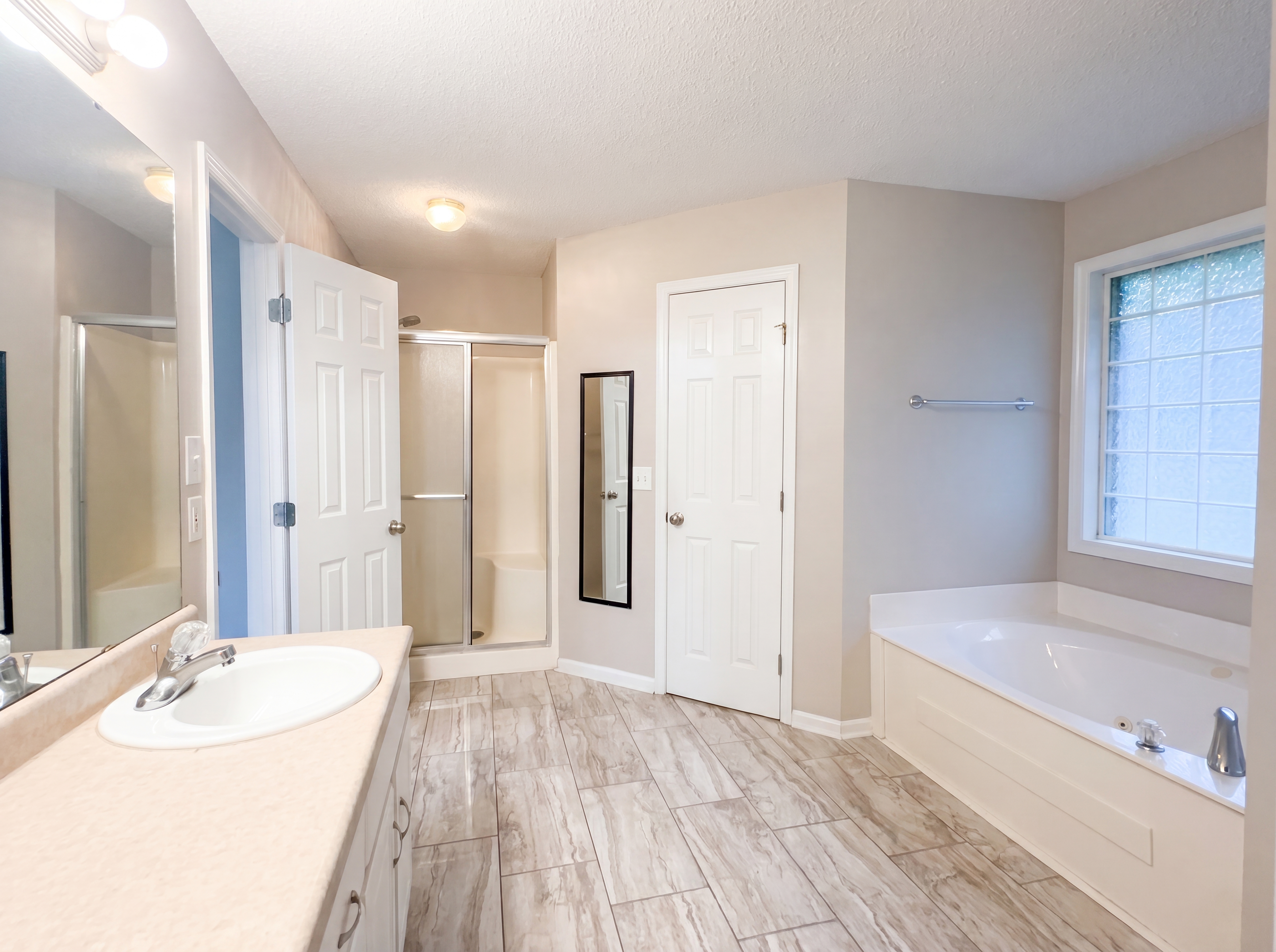 Photo 14 of 19 of 223 Williston Dr, Huntsville, AL