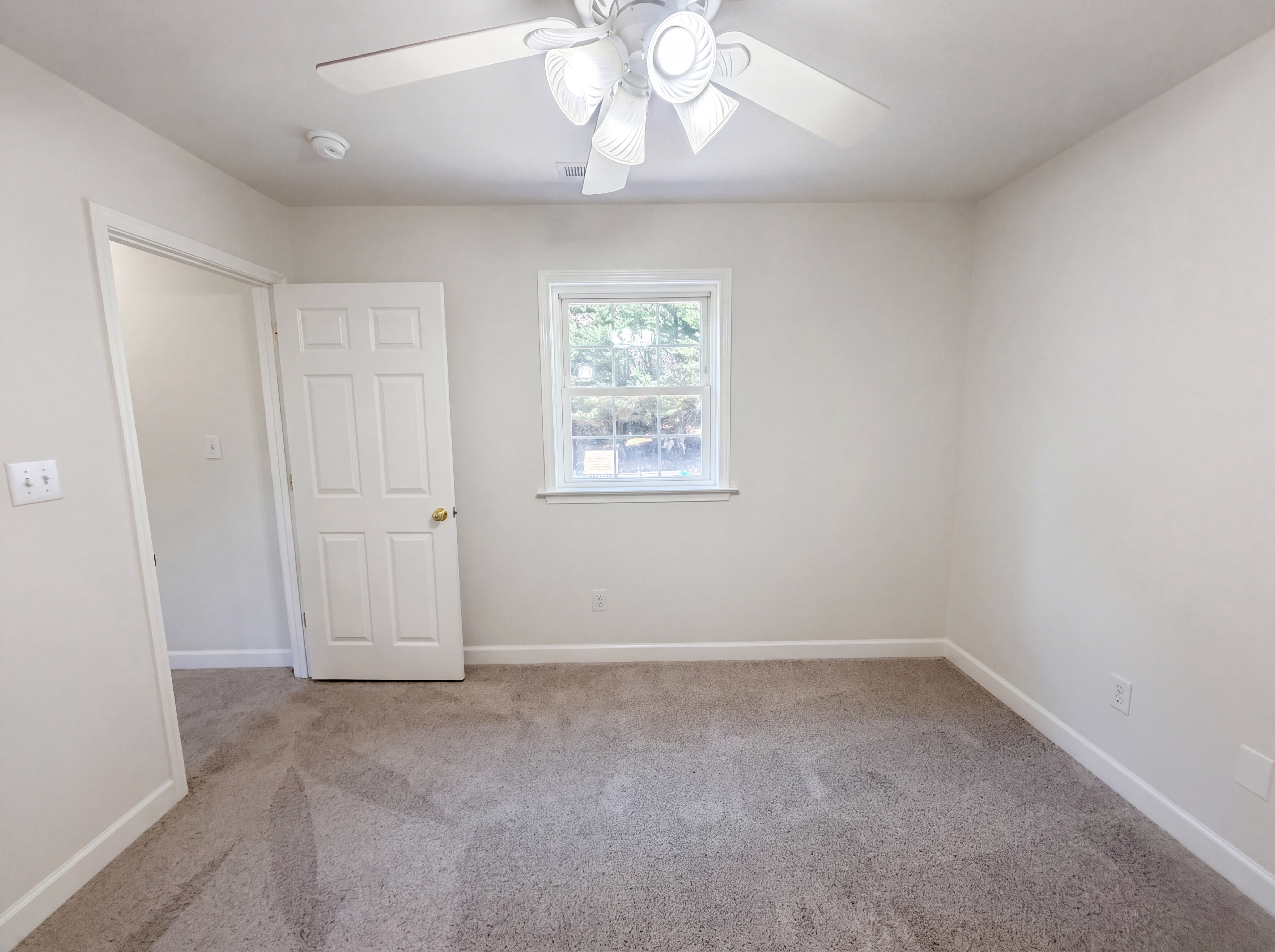 Photo 16 of 33 of 6120 Tennyson Dr, Kernersville, NC