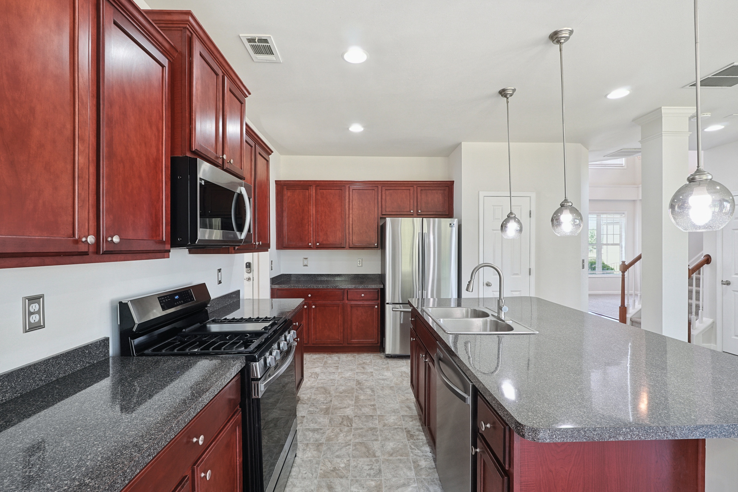 Photo 10 of 35 of 6003 Providence Dr, Union City, GA