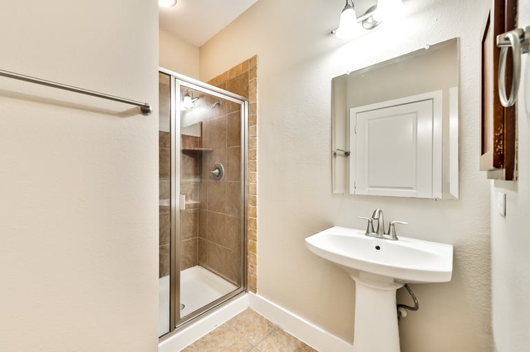 Photo 18 of 20 - 1606 Jensen Ct, Dallas, TX 75204