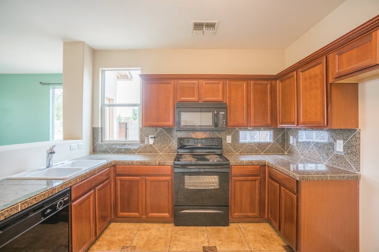 Photo 5 of 36 - 3803 S 52nd Ln, Phoenix, AZ 85043