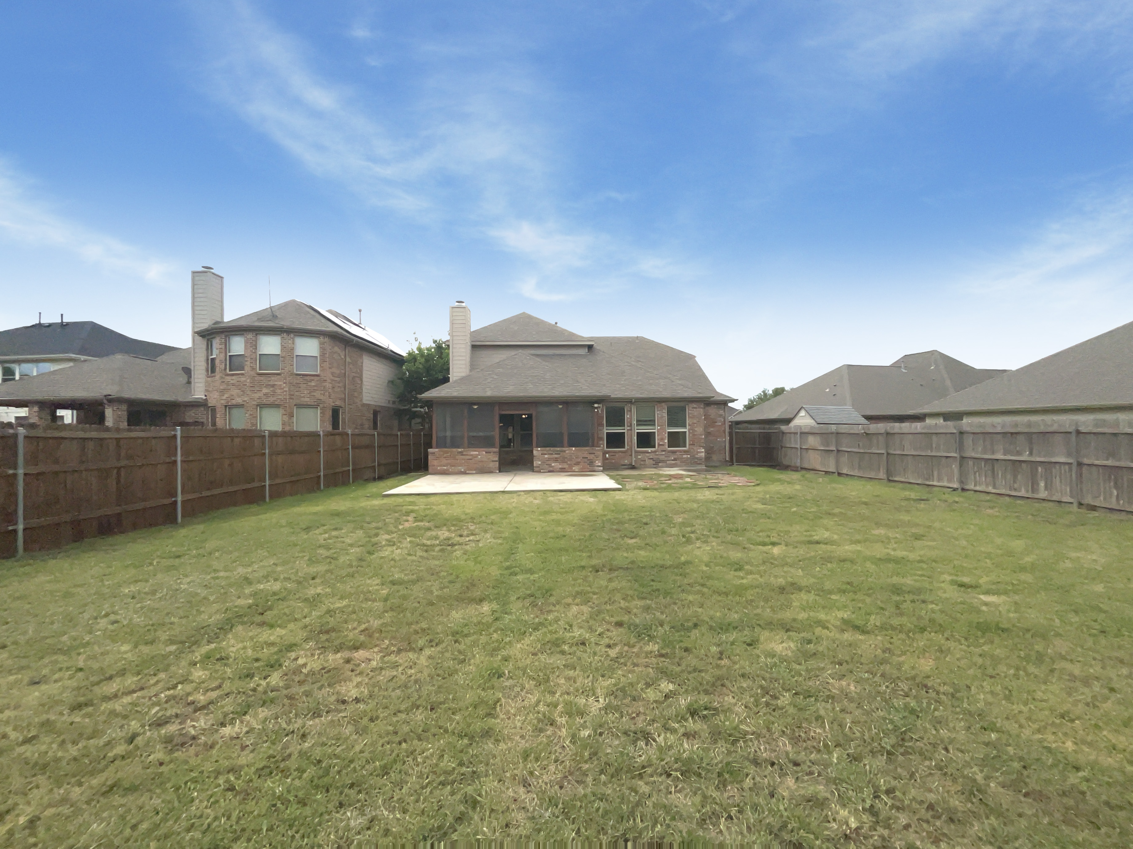 Photo 8 of 33 of 1005 Lake Hollow Dr, Little Elm, TX