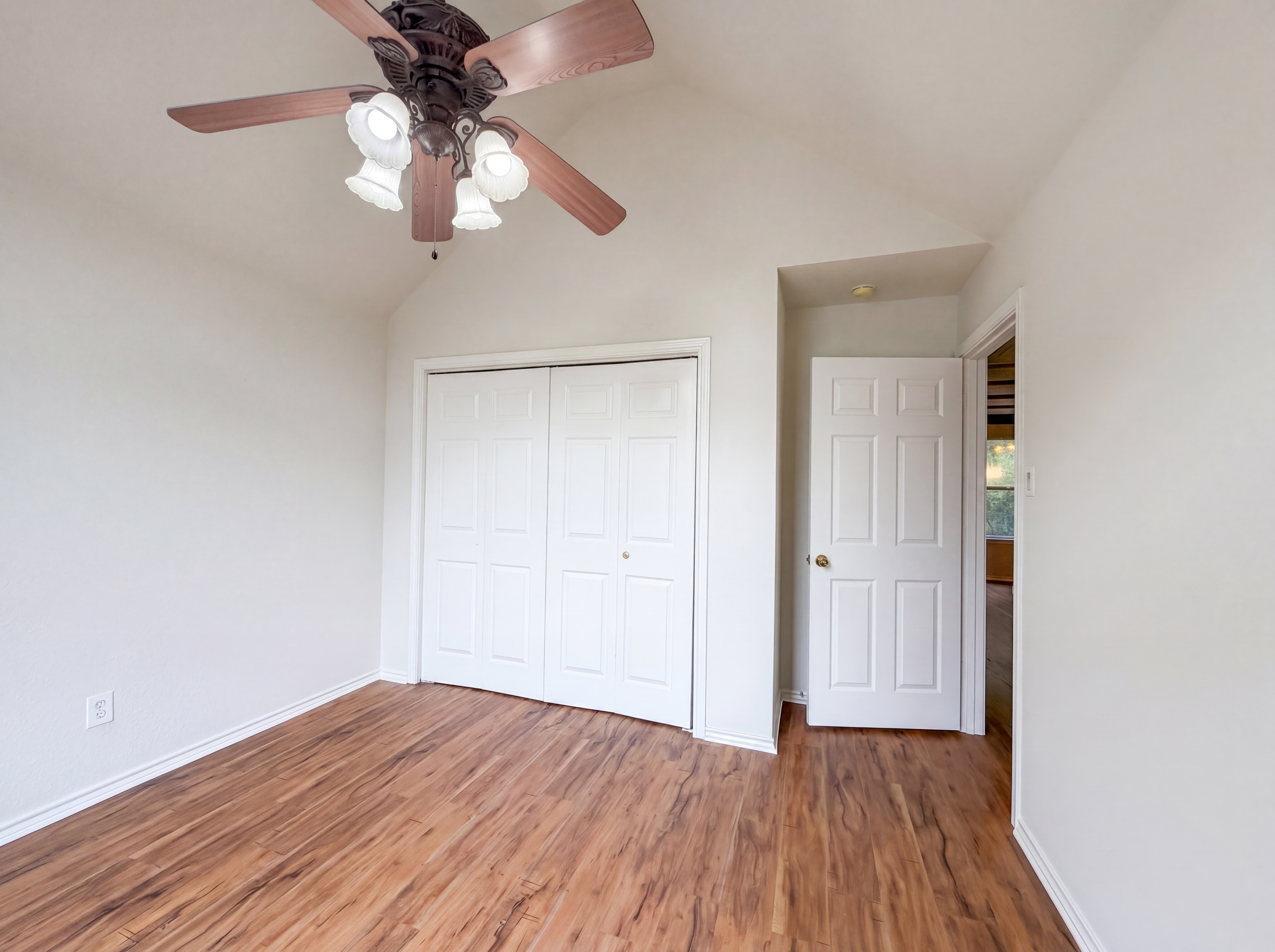 Photo 19 of 27 of 6218 Kingswood Dr, Arlington, TX