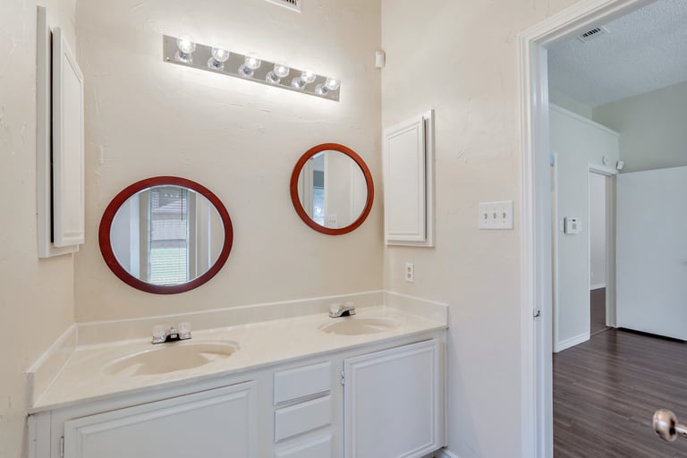 Photo 18 of 22 - 6312 Brookmont Ct, Arlington, TX 76018