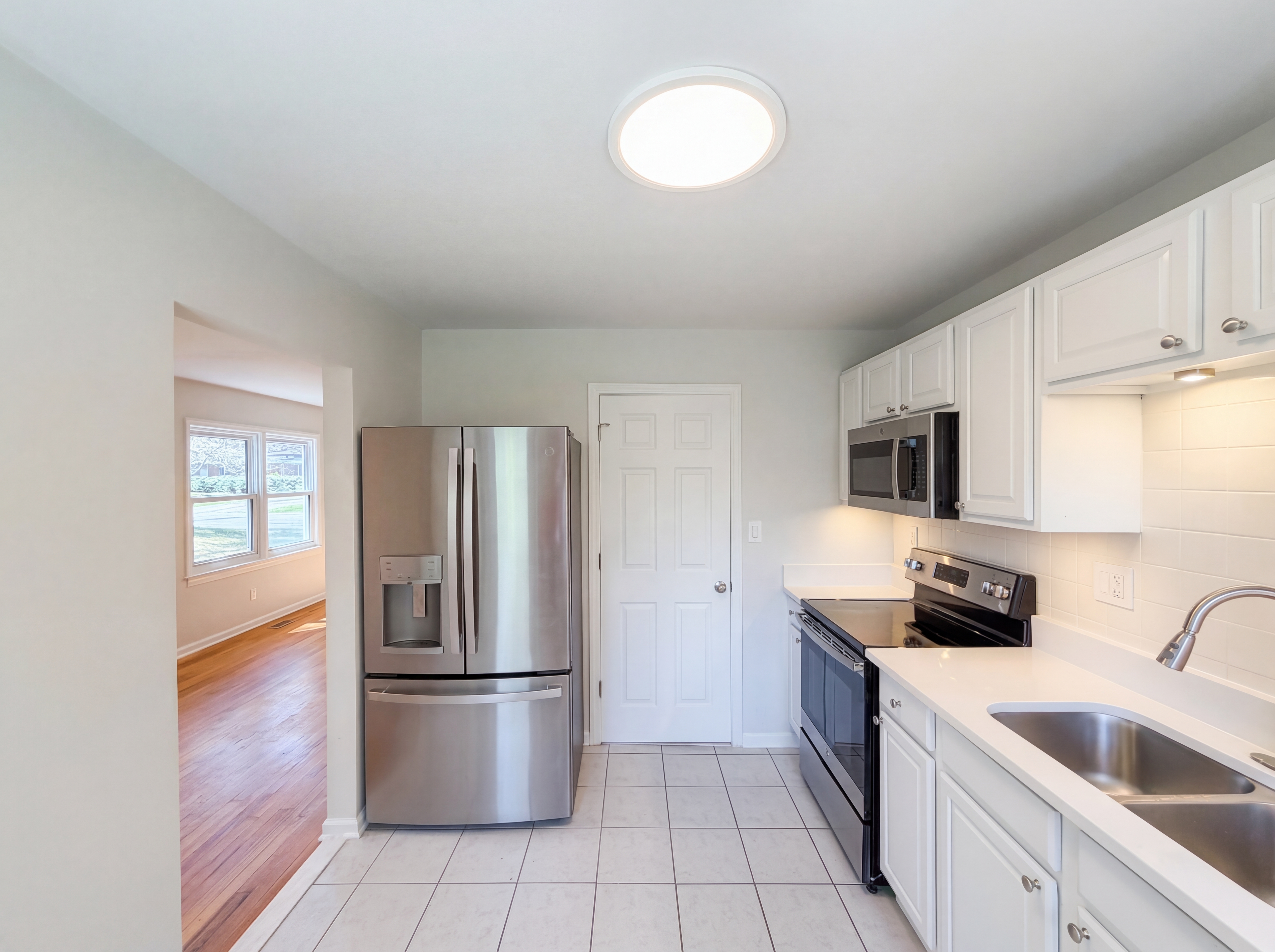 Photo 8 of 16 of 910 Devonport Dr, Raleigh, NC