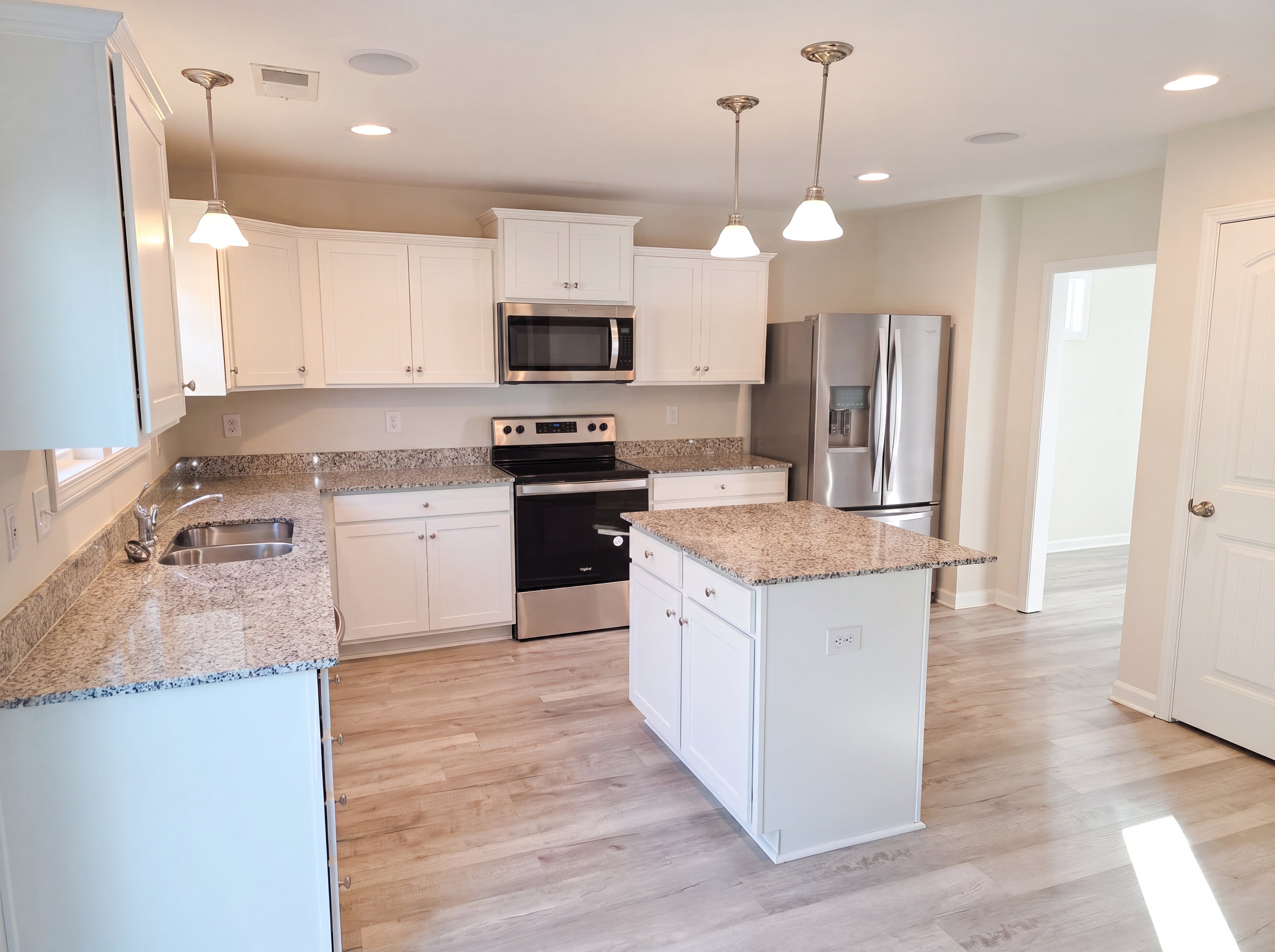 Photo 7 of 22 of 2050 Barnhart Dr, Sumter, SC
