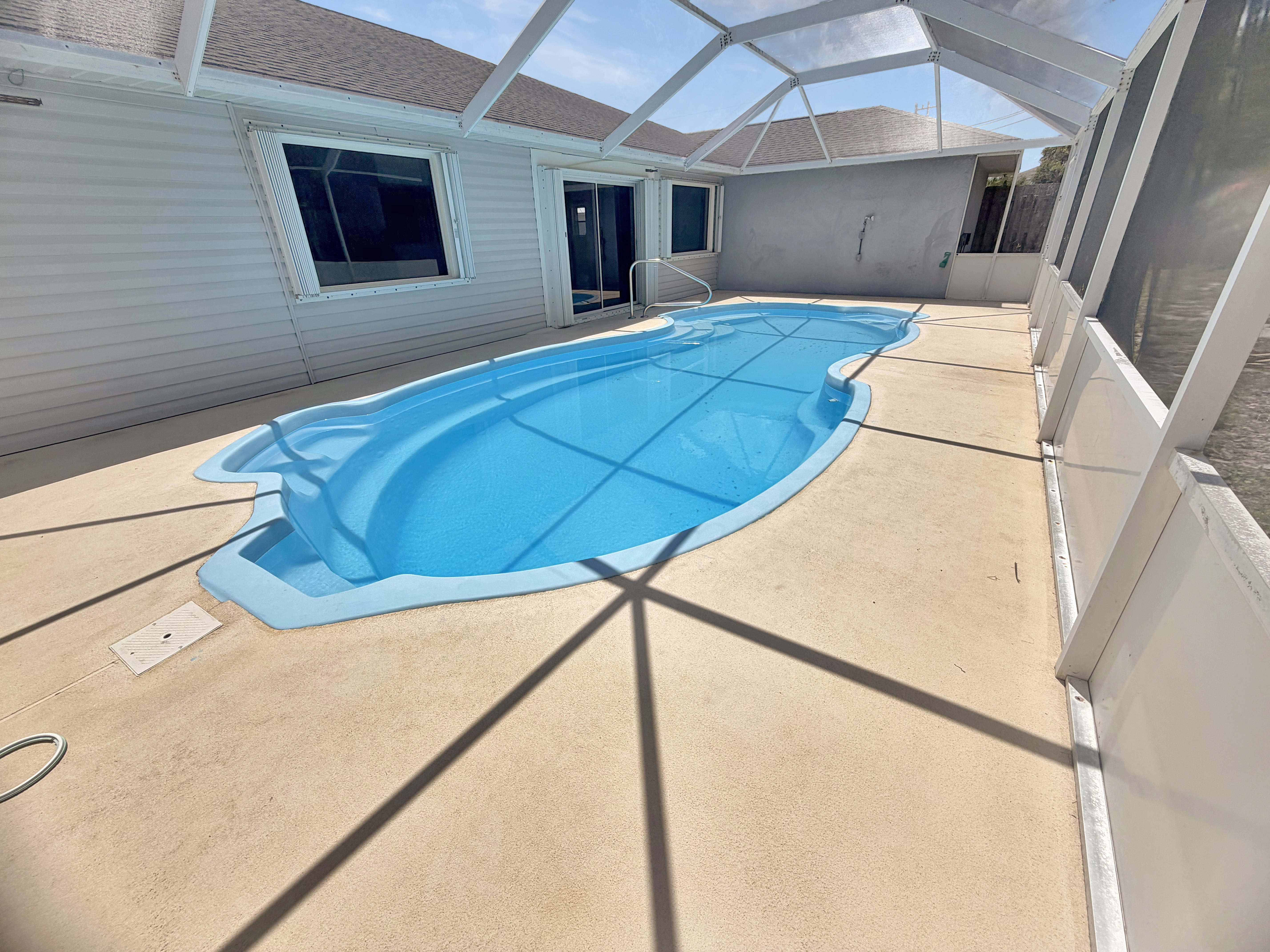Photo 5 of 18 of 2361 NE 21st Ave, Jensen Beach, FL