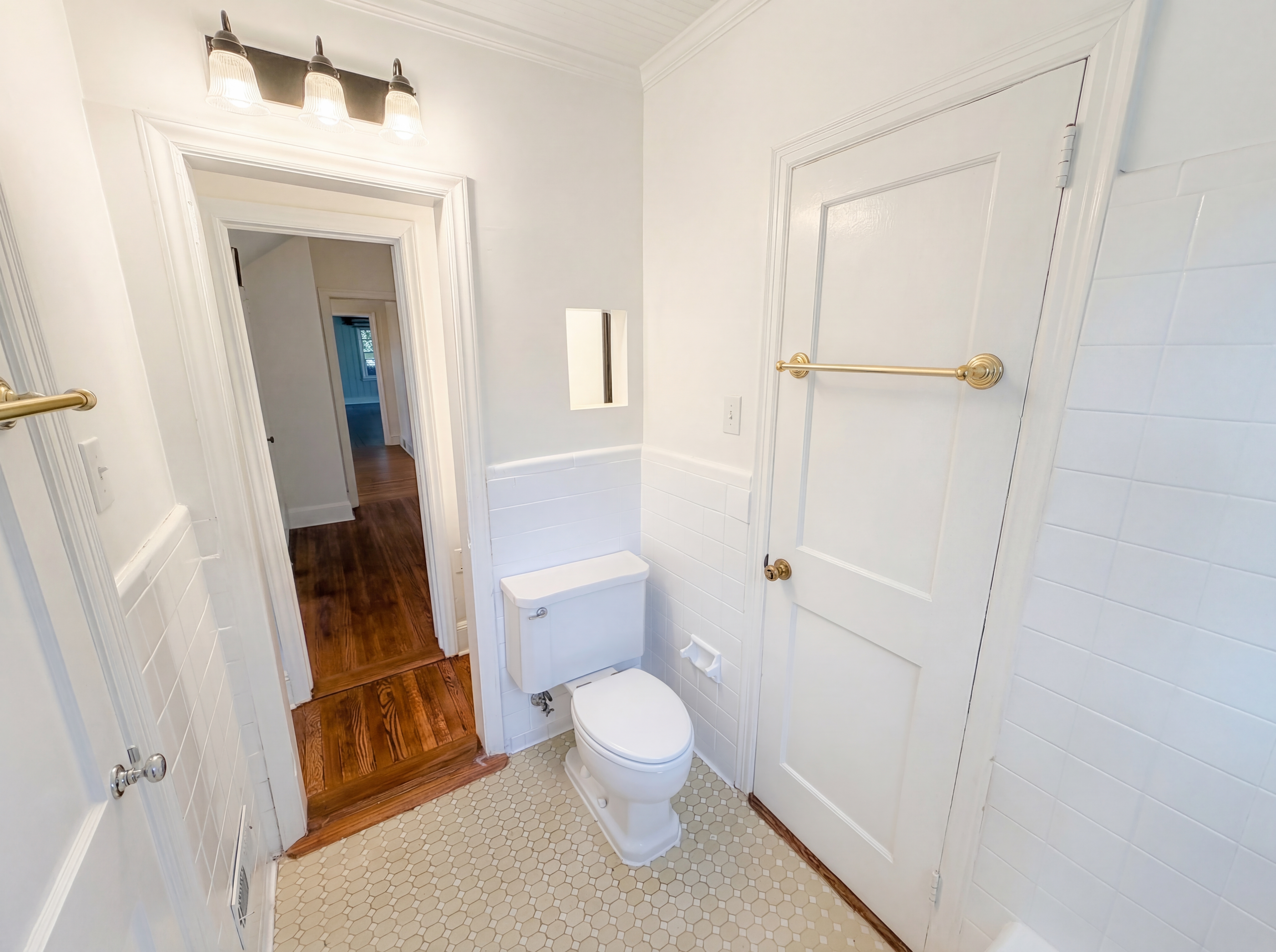 Photo 16 of 32 of 4467 Woodlark Ln, Charlotte, NC