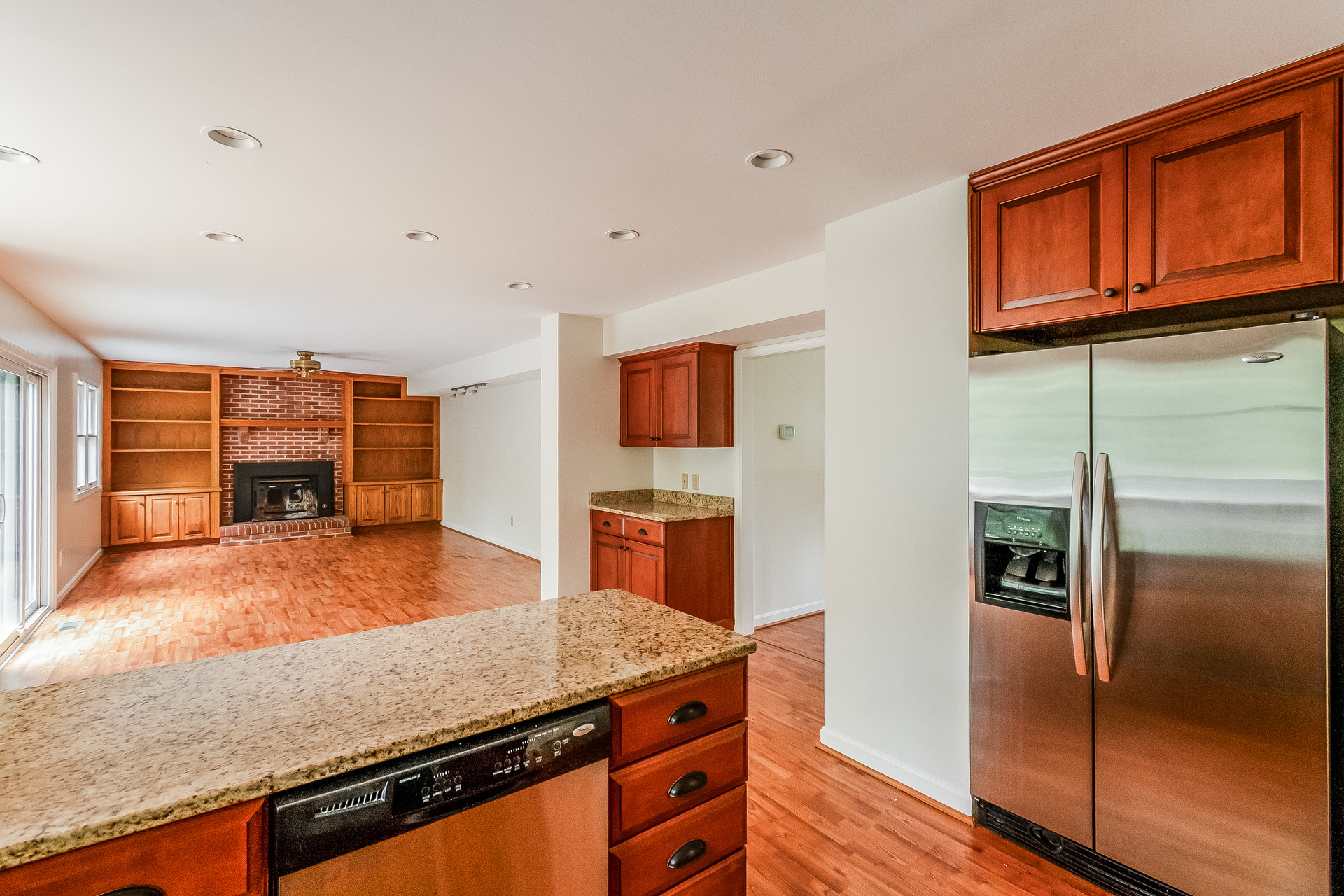 Photo 8 of 31 of 15074 Barkwood Dr, Woodbridge, VA