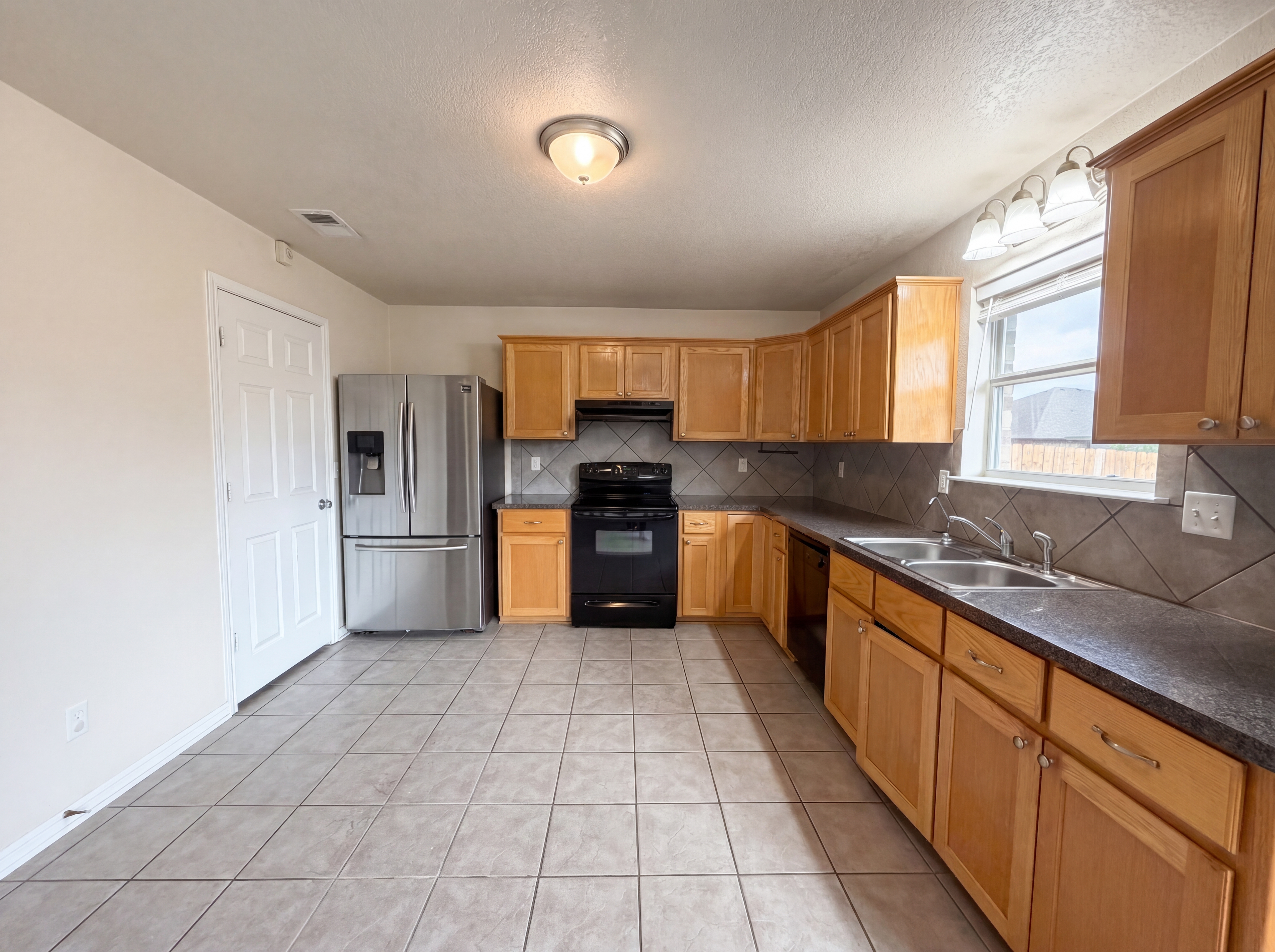 Photo 2 of 16 of 3905 Llano Estacado Ct, Killeen, TX