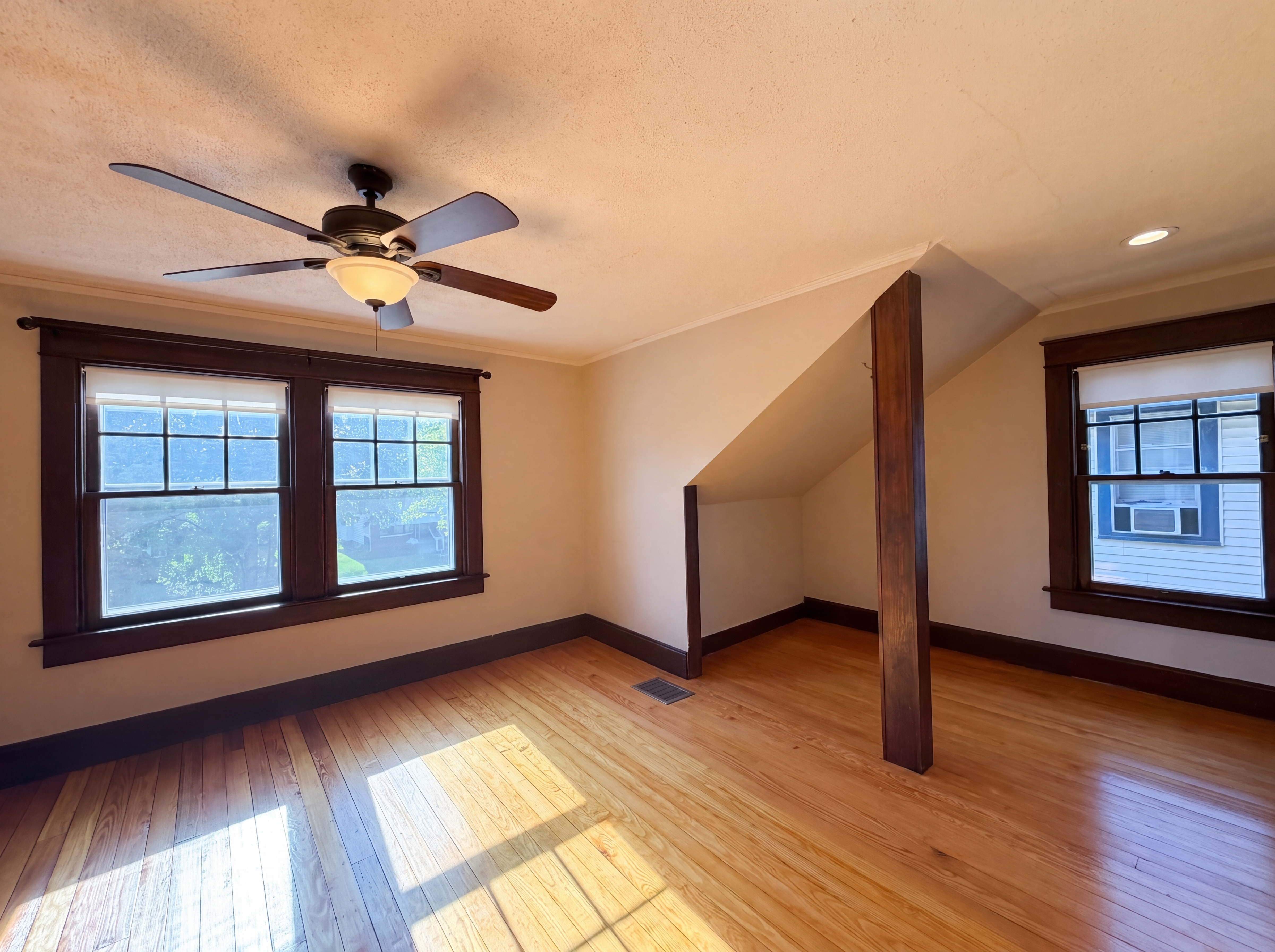 Photo 4 of 23 of 524 N Riley Ave, Indianapolis, IN