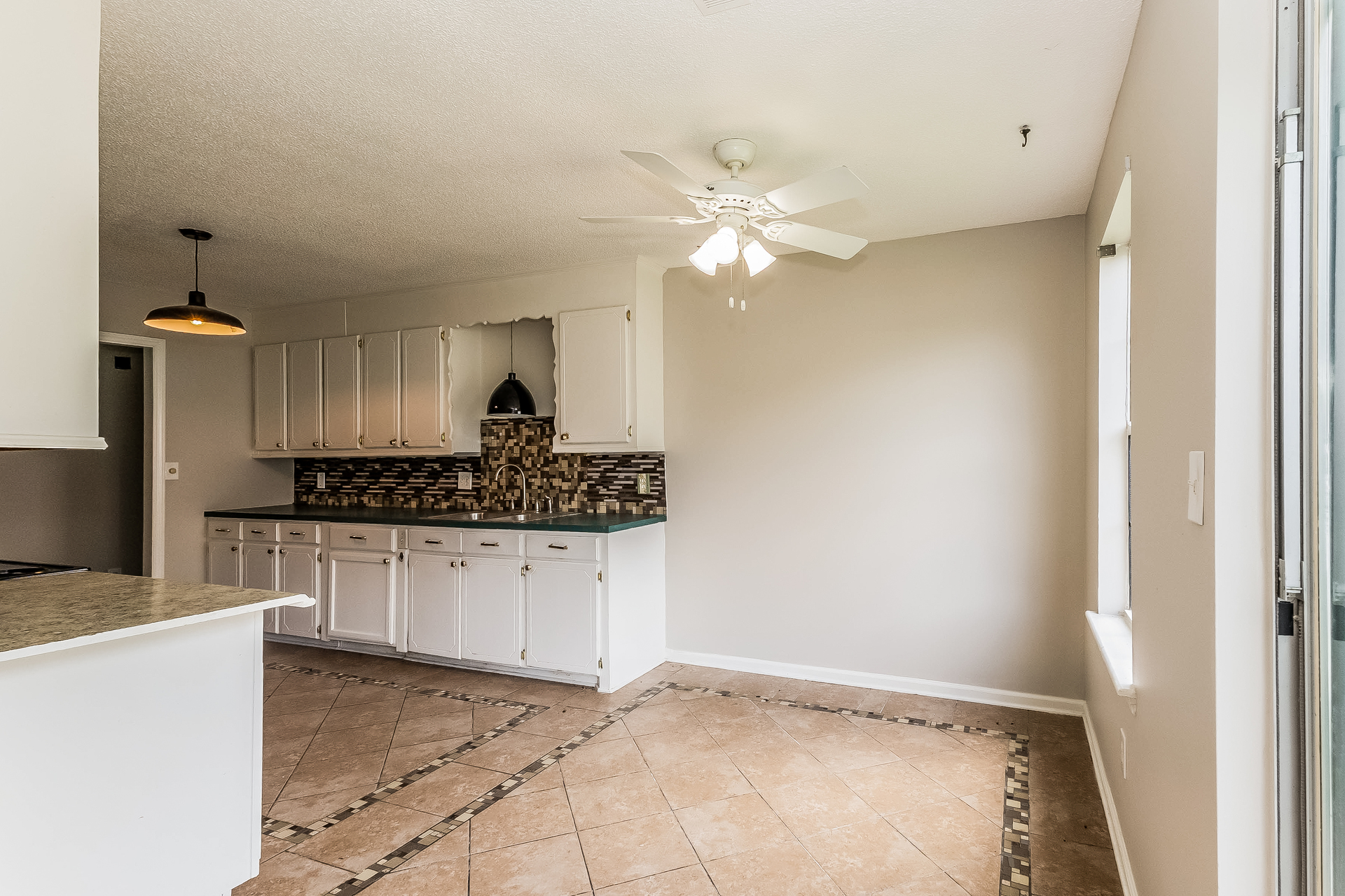 Photo 5 of 21 of 1305 Aubry Dr, Moncks Corner, SC