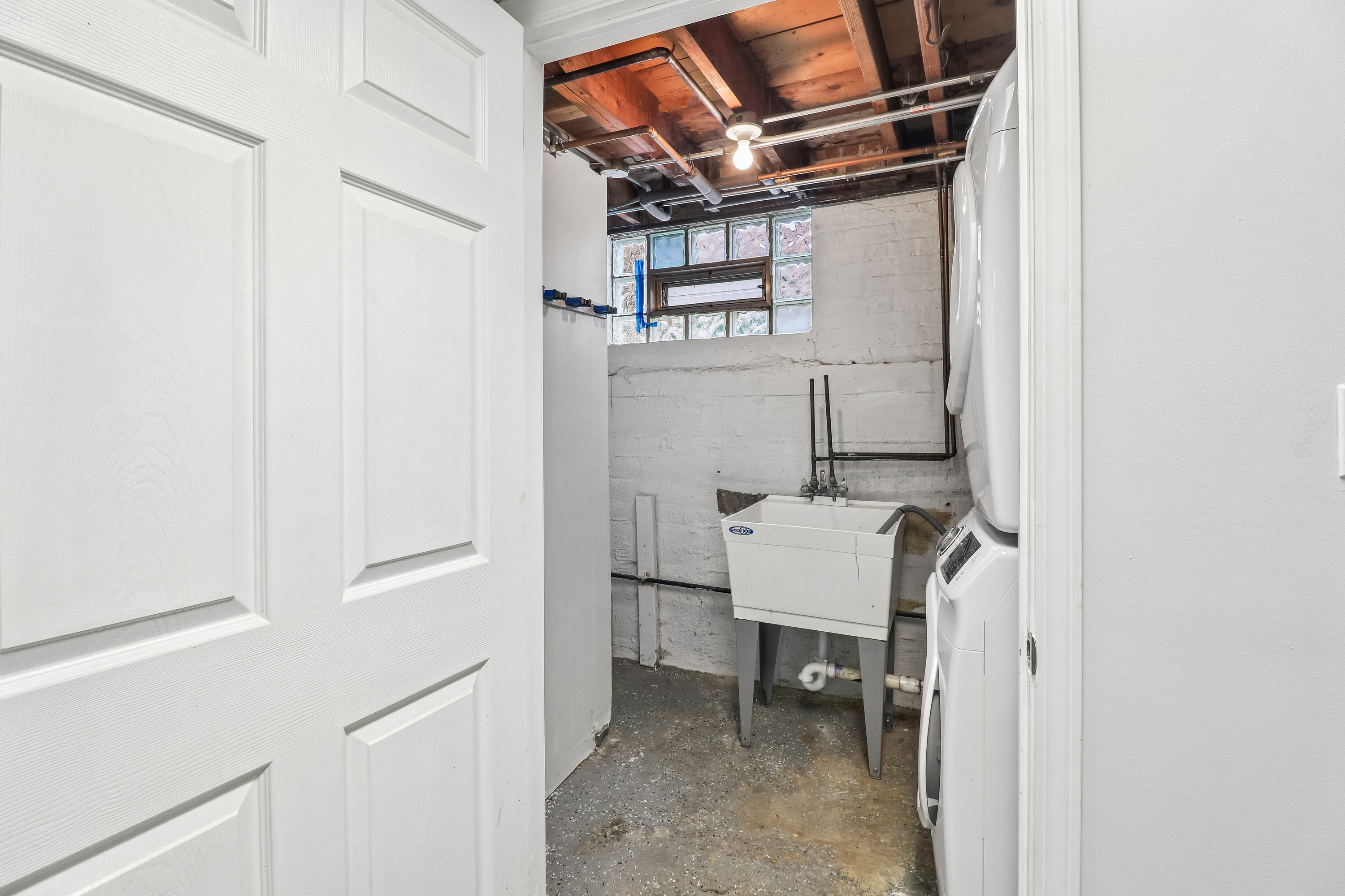 Photo 26 of 41 of 1107 W 101st St, Chicago, IL