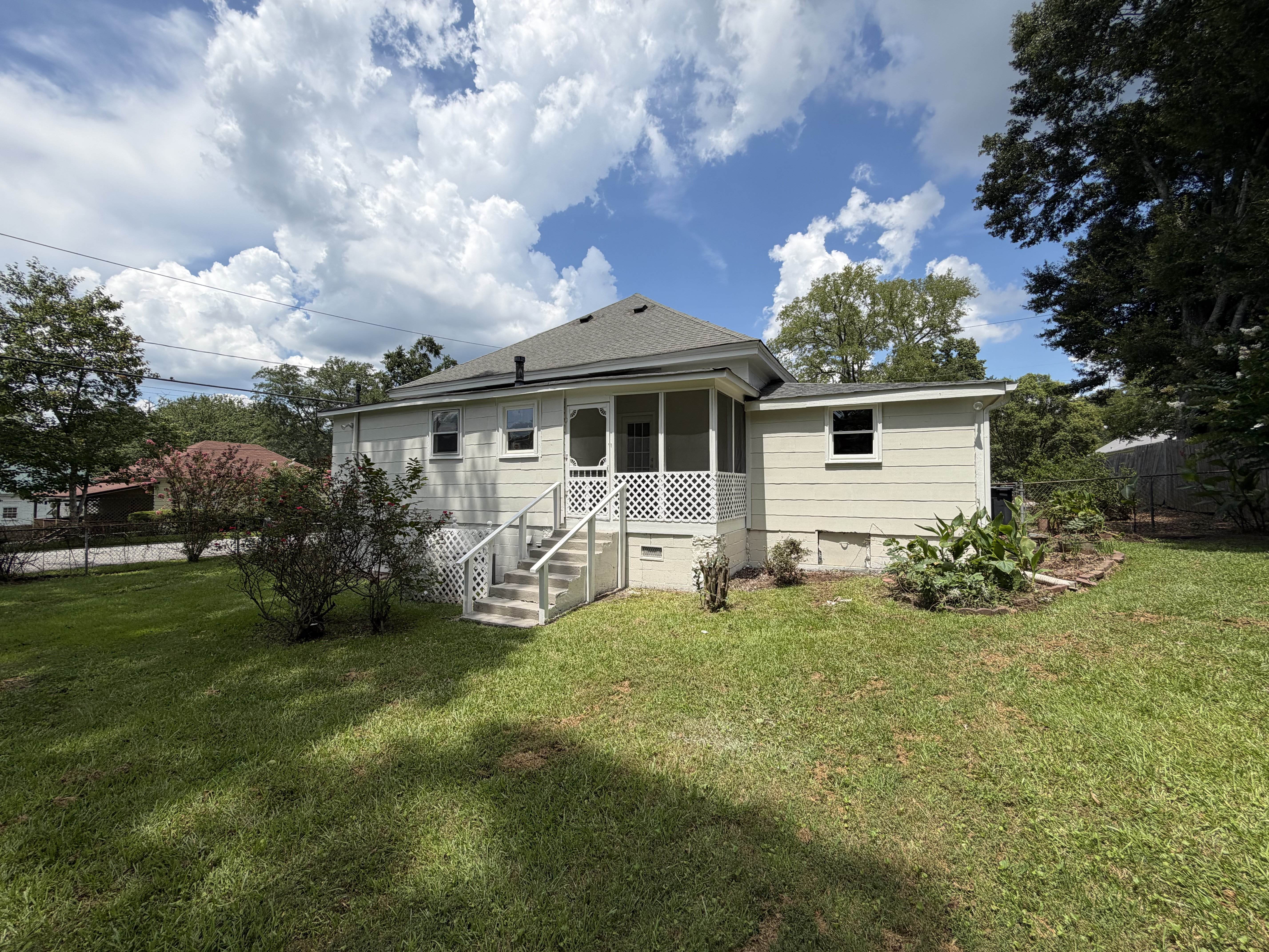Photo 5 of 16 of 1727 Green St NE, Conyers, GA
