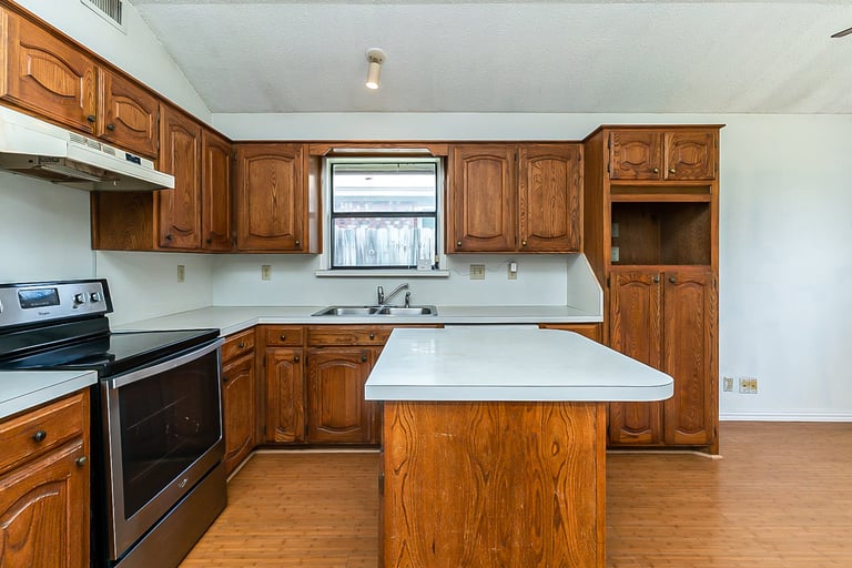 Photo 8 of 20 - 8204 Mark Ln, Watauga, TX 76148
