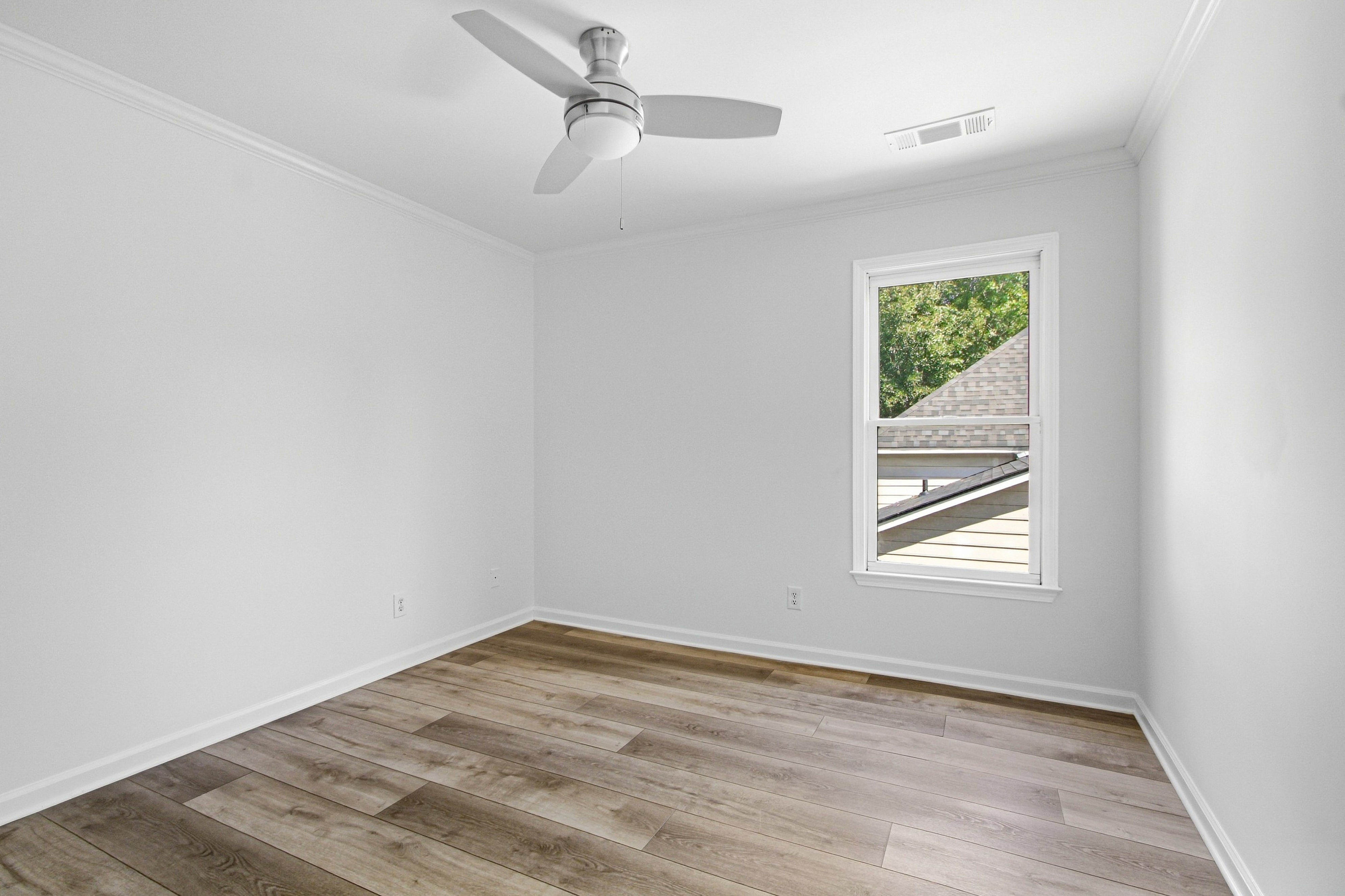 Photo 17 of 30 of 500 Camber Woods Dr, Roswell, GA