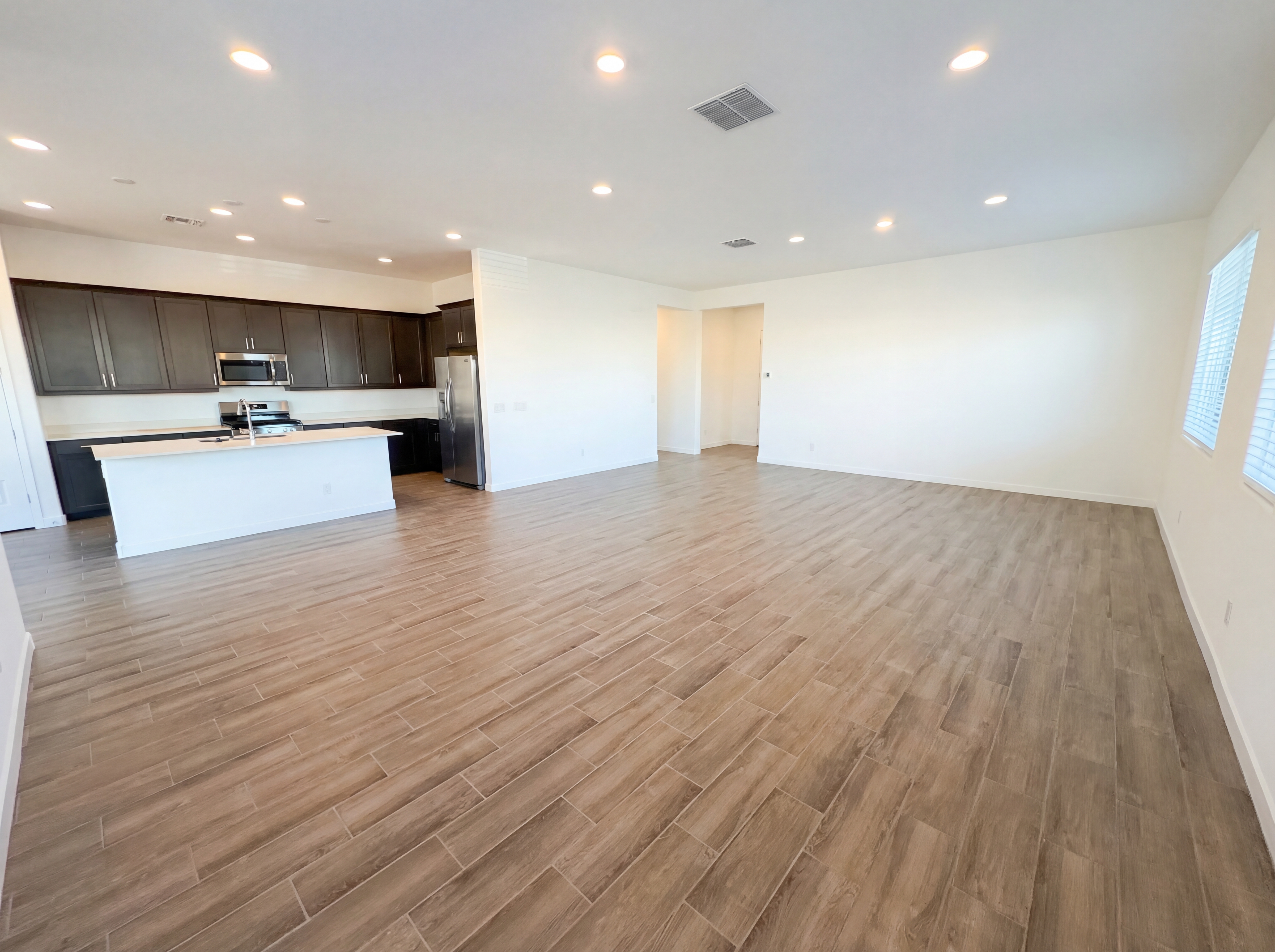 Photo 3 of 28 of 17624 W Lupine Ave, Goodyear, AZ