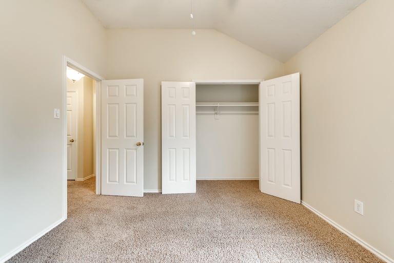 Photo 21 of 29 - 1003 Bonanza Dr, Arlington, TX 76001