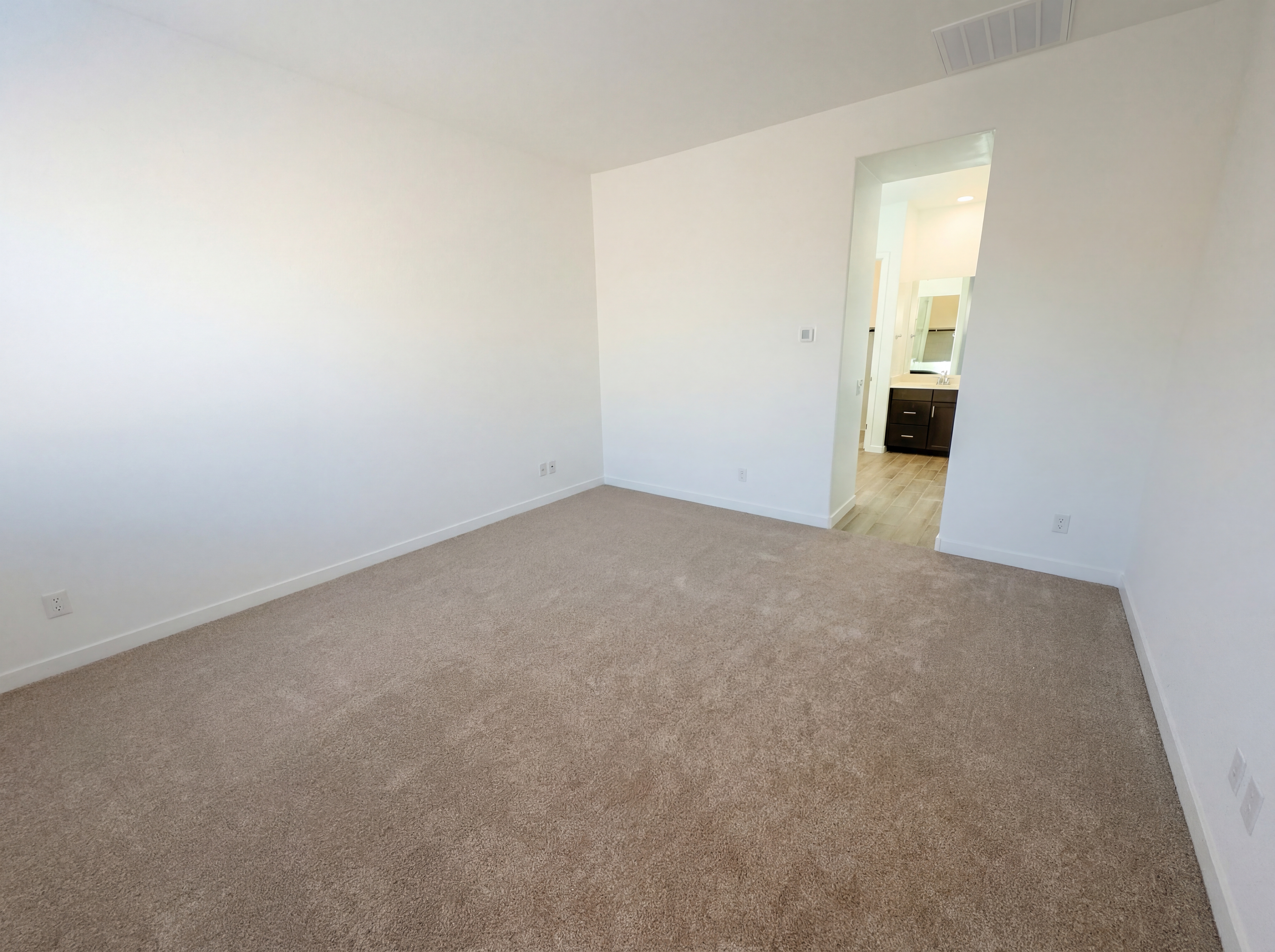 Photo 4 of 28 of 17624 W Lupine Ave, Goodyear, AZ