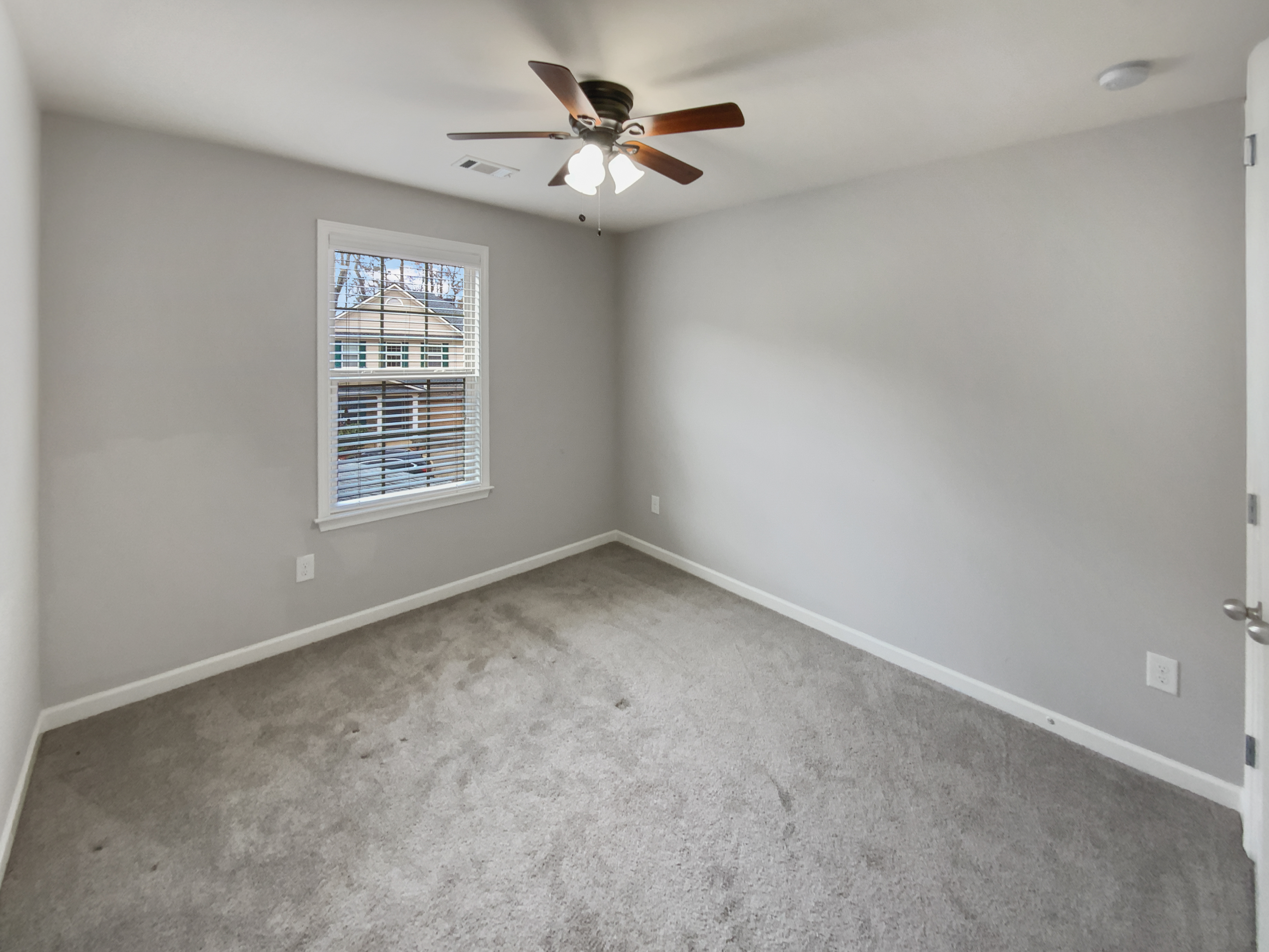 Photo 5 of 26 of 12981 Dartmore Cir, Alpharetta, GA