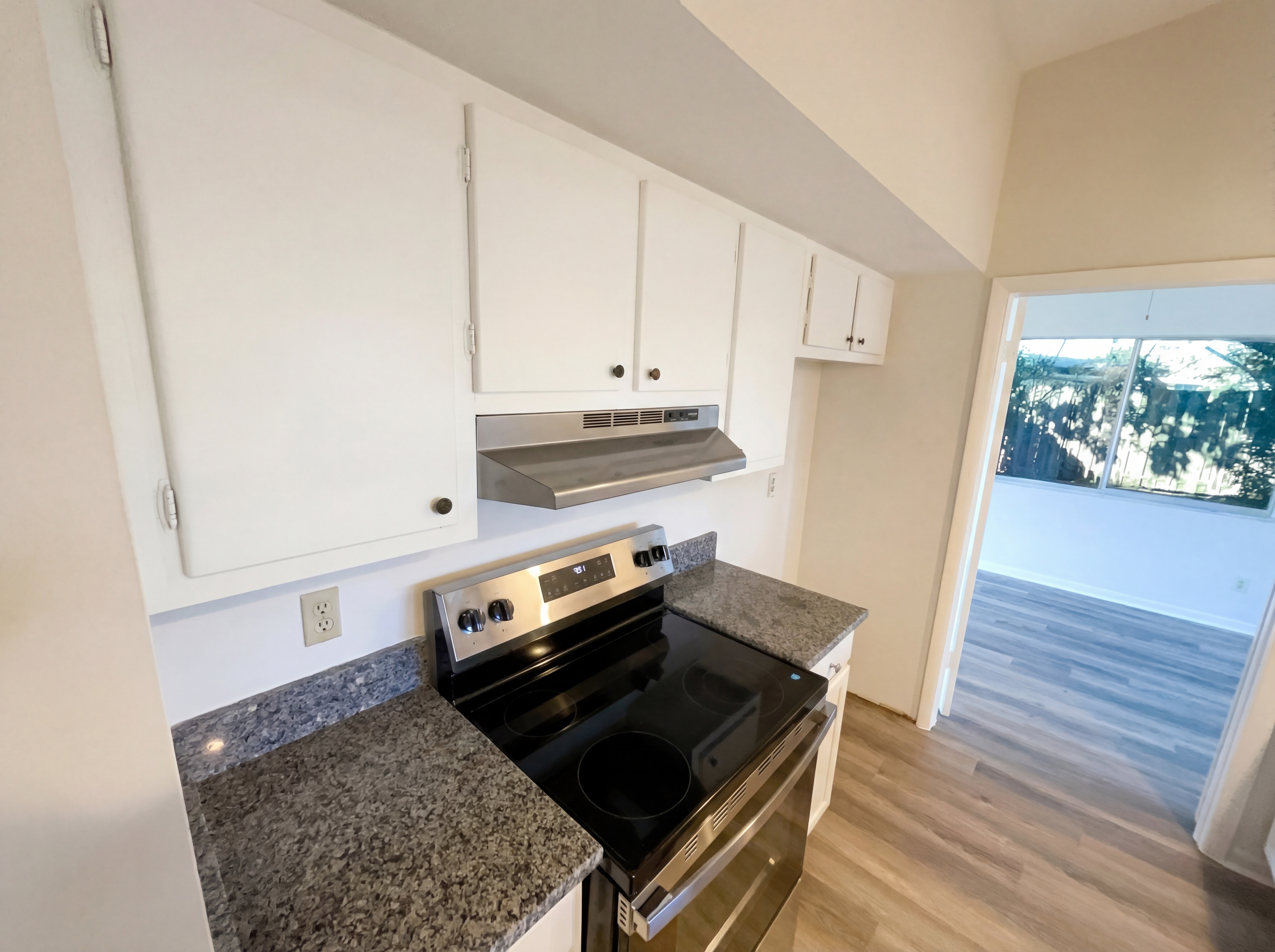 Photo 11 of 26 of 141 SE Calmoso Dr, Port Saint Lucie, FL