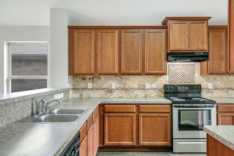 Photo 11 of 26 - 5209 Mirror Lake Dr, Haltom City, TX 76117