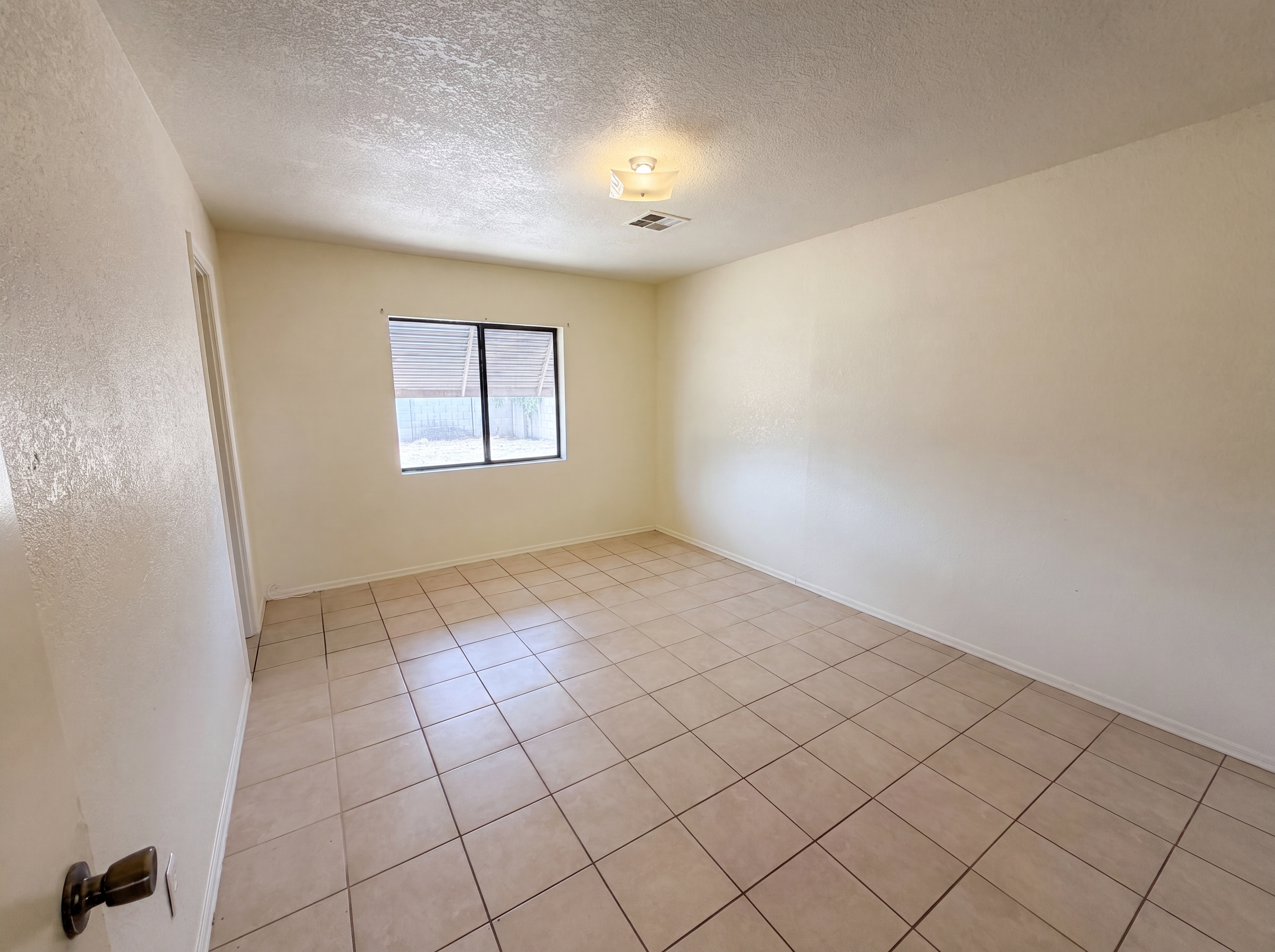 Photo 4 of 19 of 4636 N 67th Ave, Phoenix, AZ