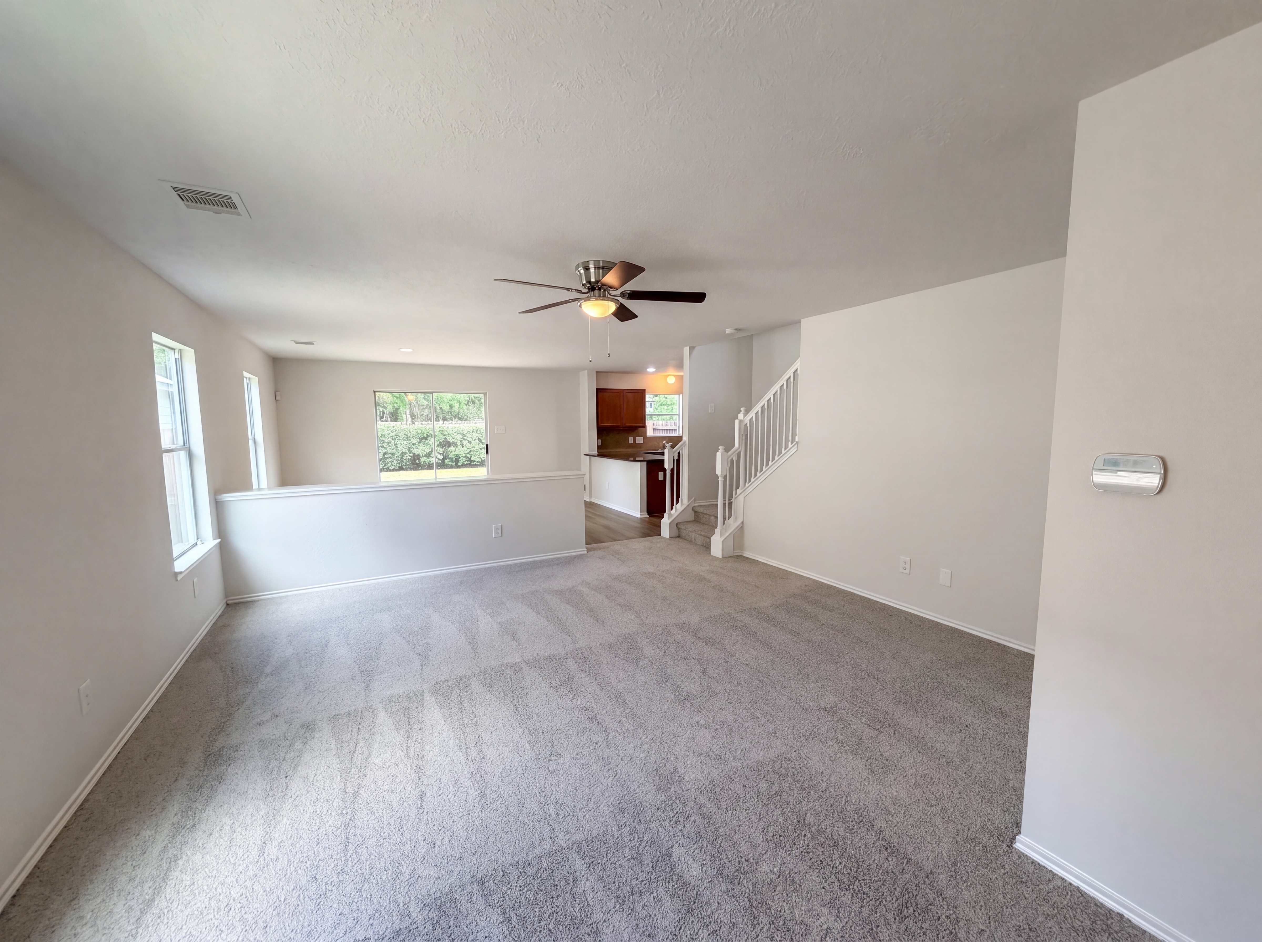Photo 6 of 25 of 939 Staffordale Manor Ln, Houston, TX