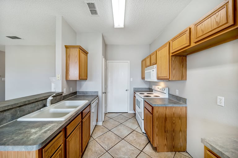 Photo 3 of 26 - 6400 Rainwater Way, Fort Worth, TX 76179