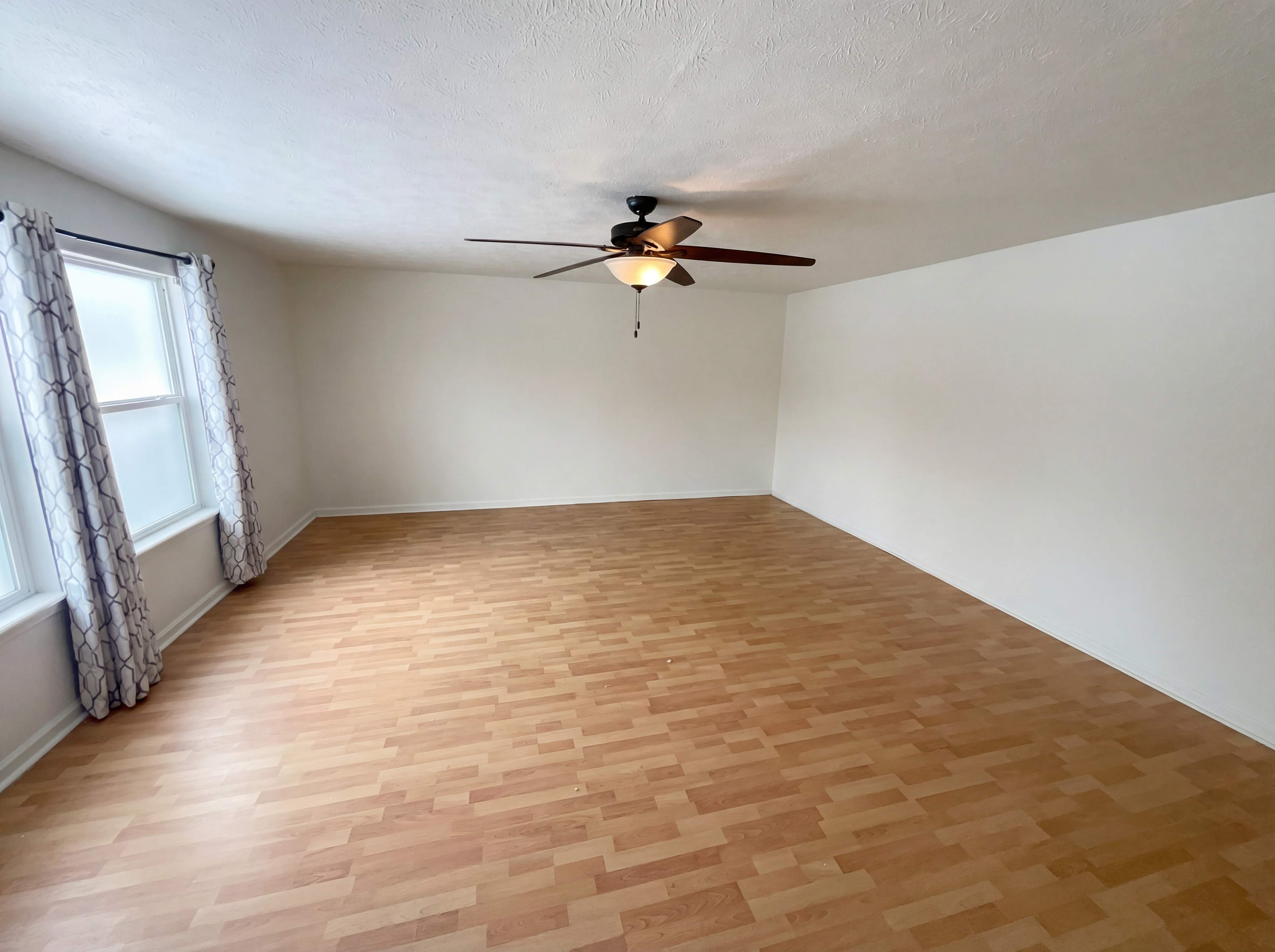 Photo 7 of 24 of 3211 Waterloo Cir, Indianapolis, IN
