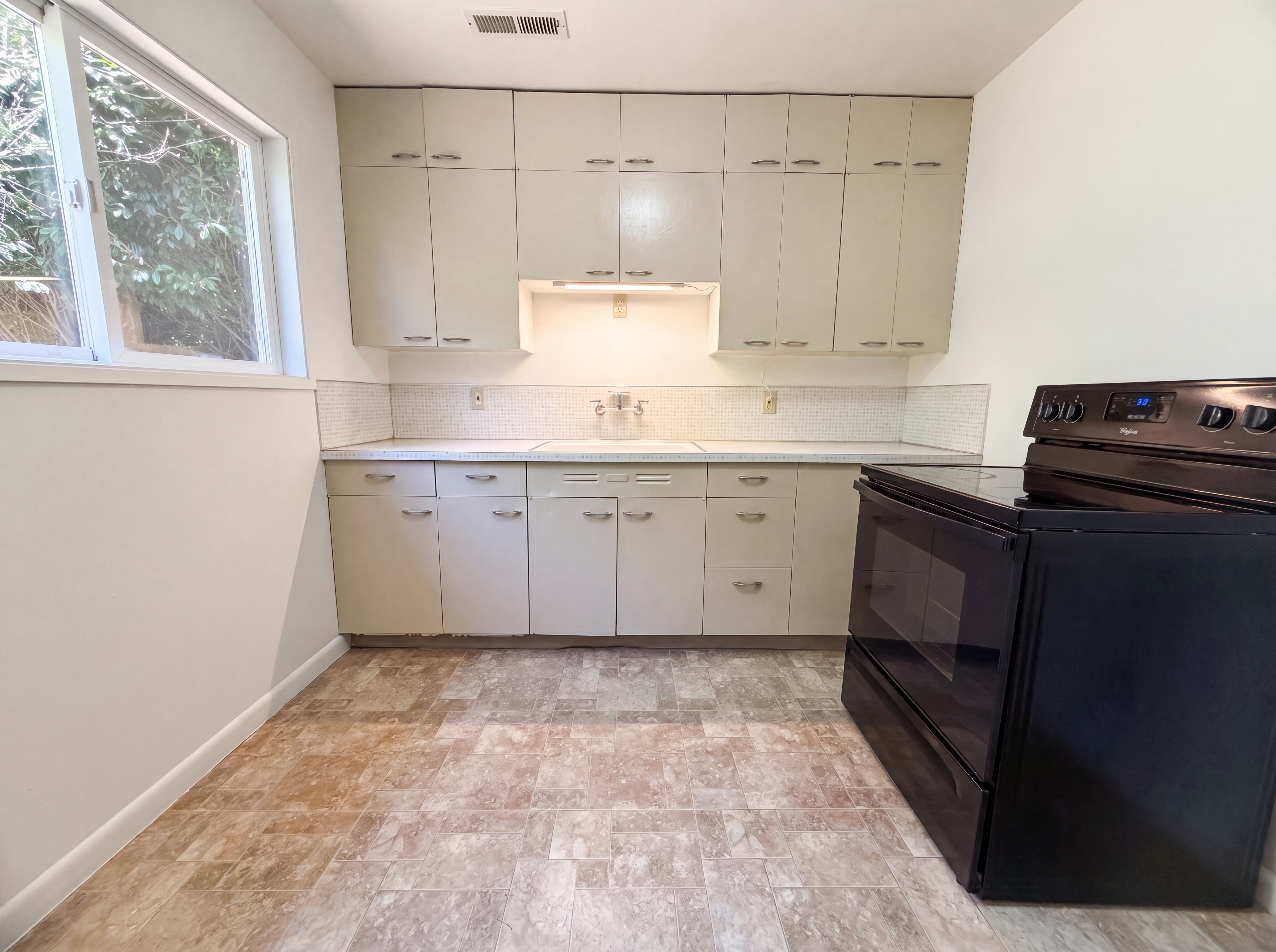 Photo 7 of 16 of 4219 SE Ellis St, Portland, OR