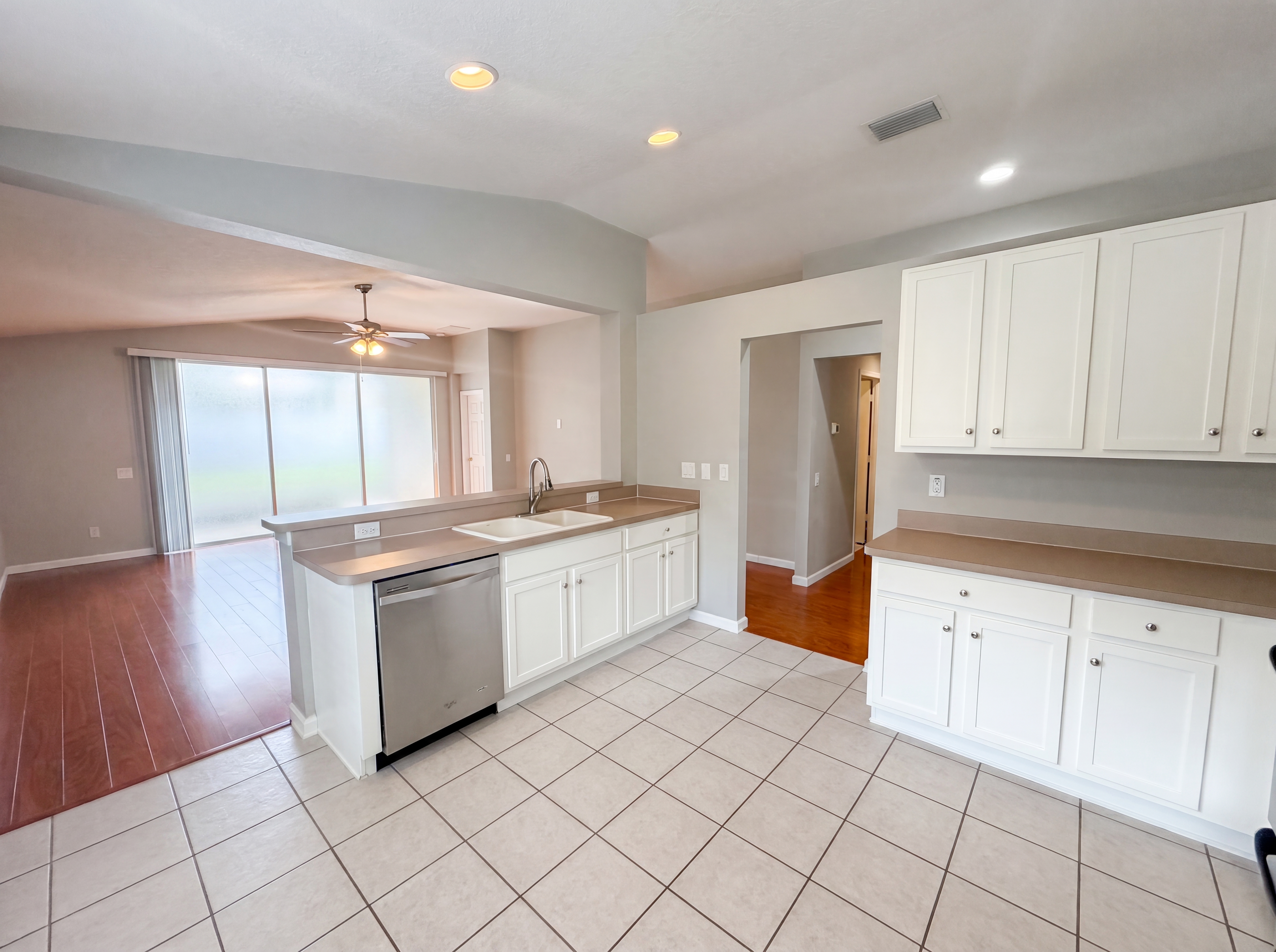 Photo 20 of 28 of 575 Sea Holly Dr, Brooksville, FL