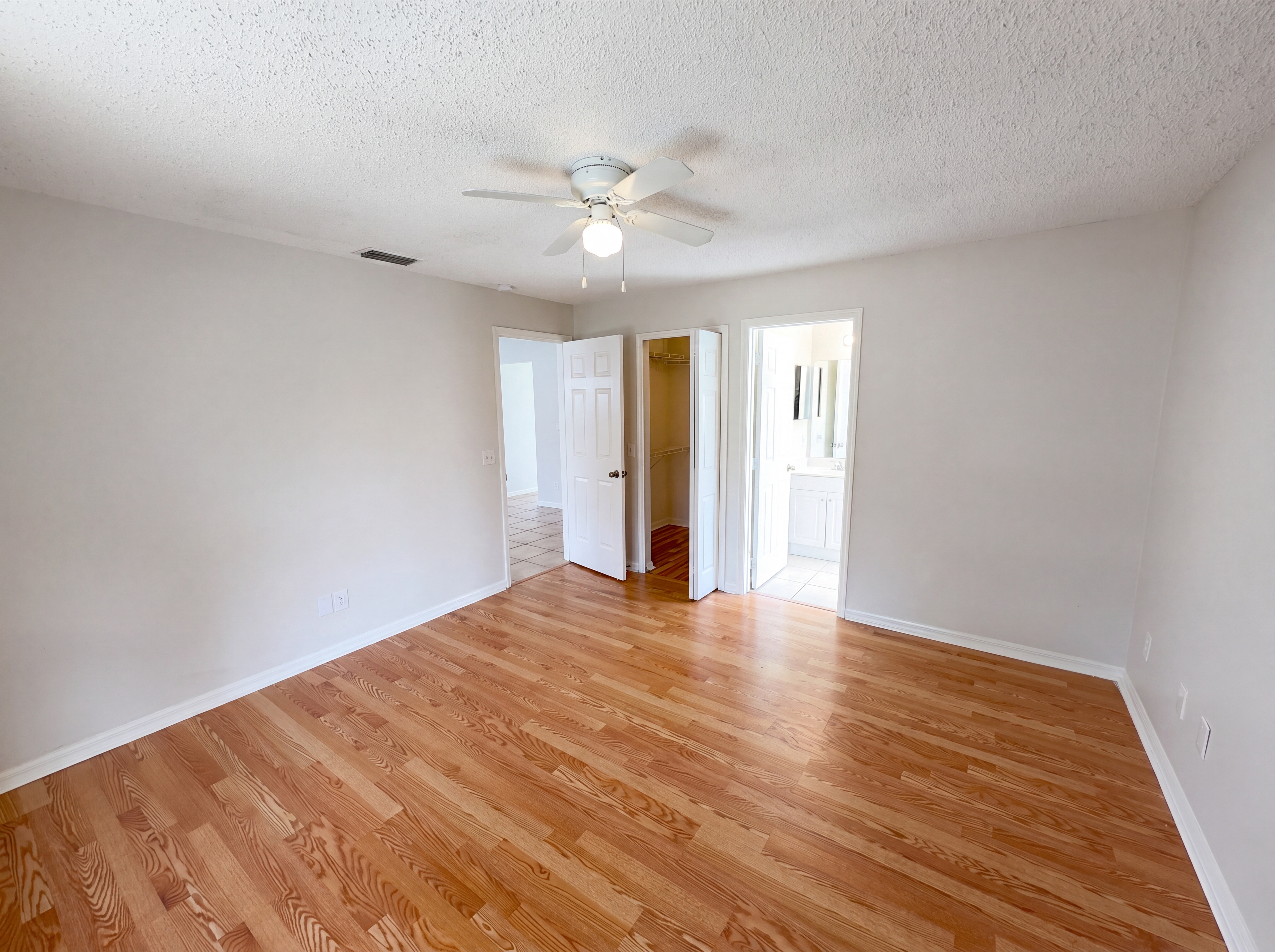 Photo 13 of 21 of 9814 Dean Cove Ln, Orlando, FL