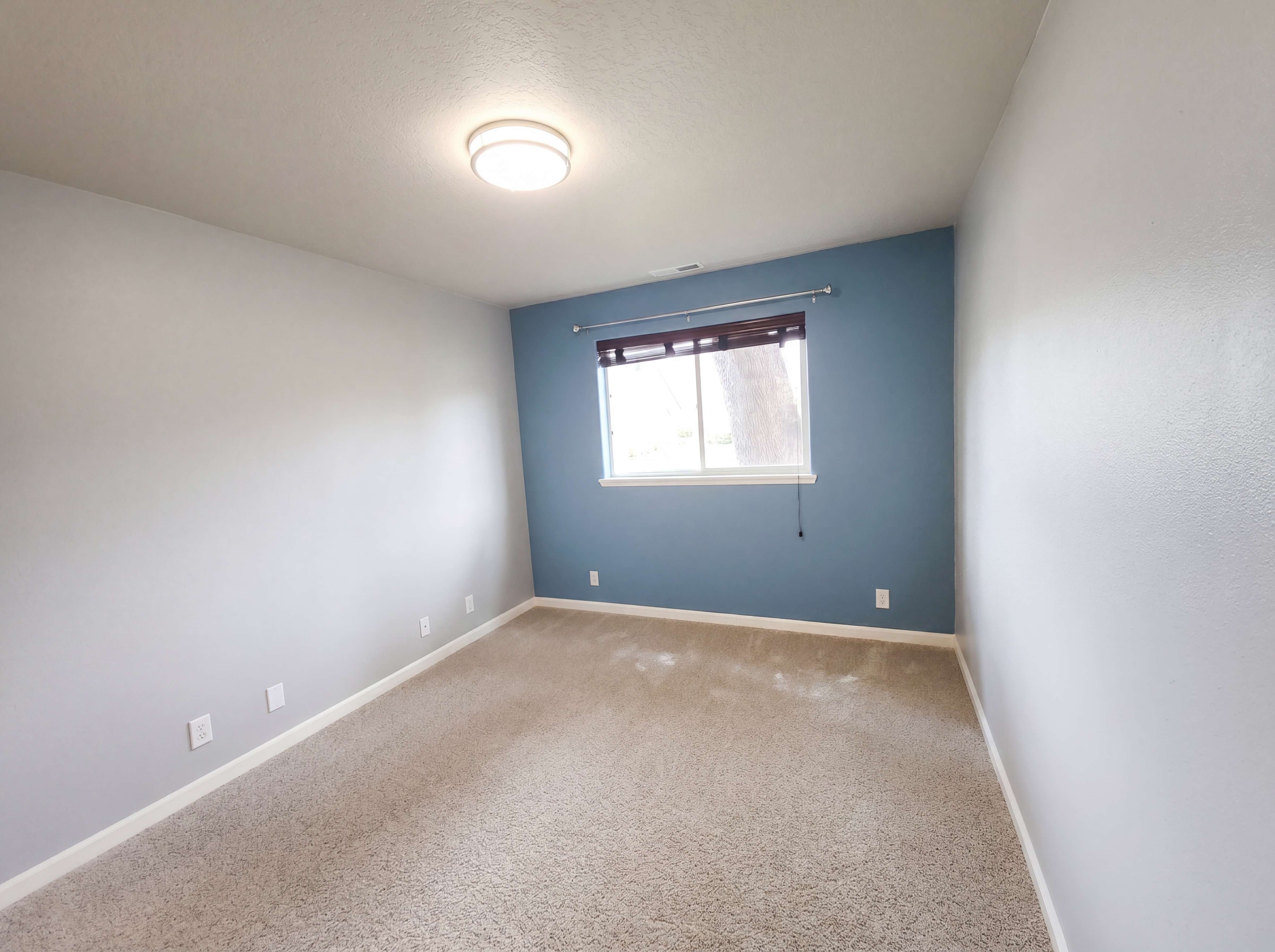Photo 11 of 22 of 1310 Willow St, Junction City, OR