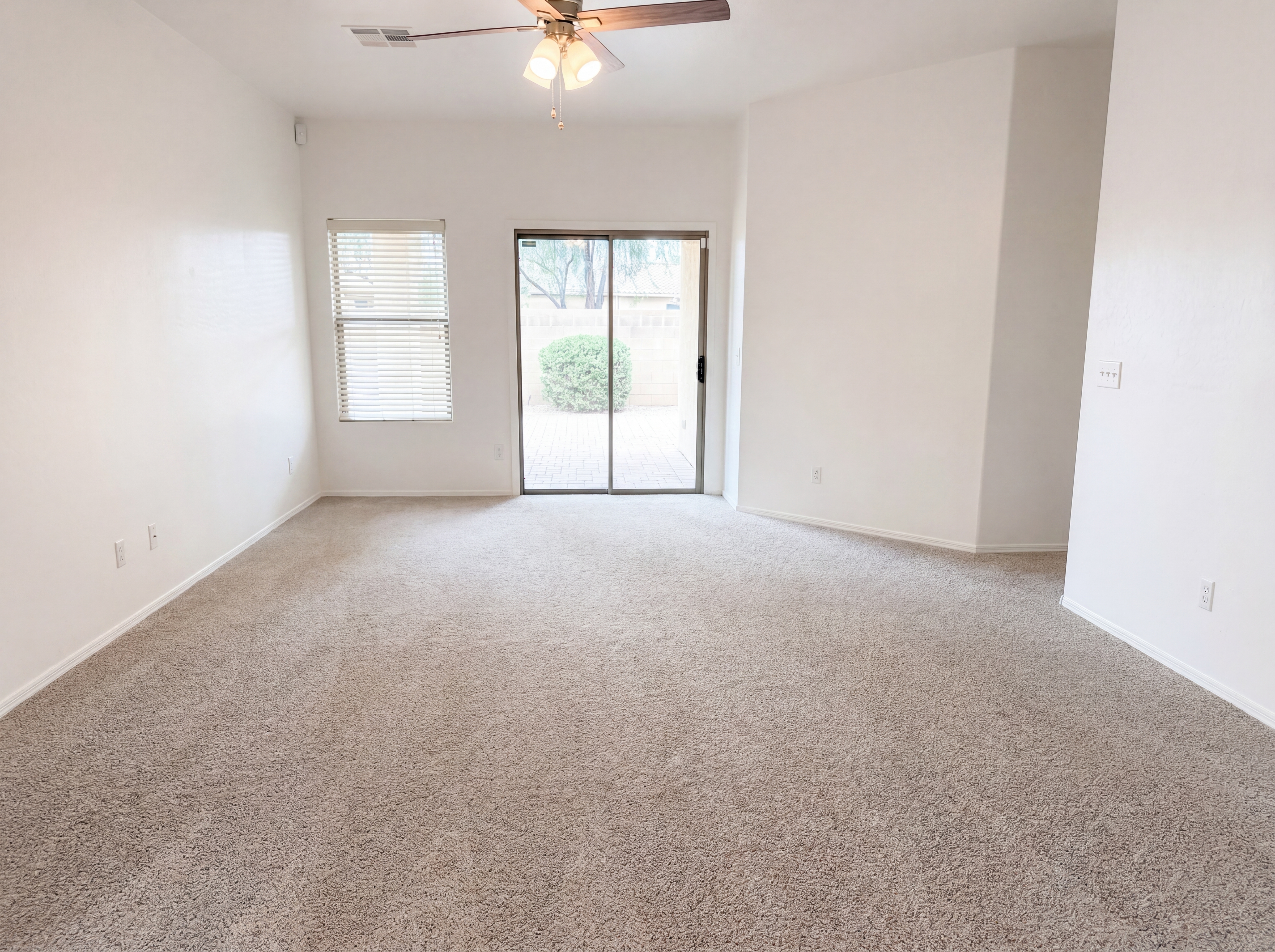 Photo 9 of 29 of 16148 N 168th Ln, Surprise, AZ
