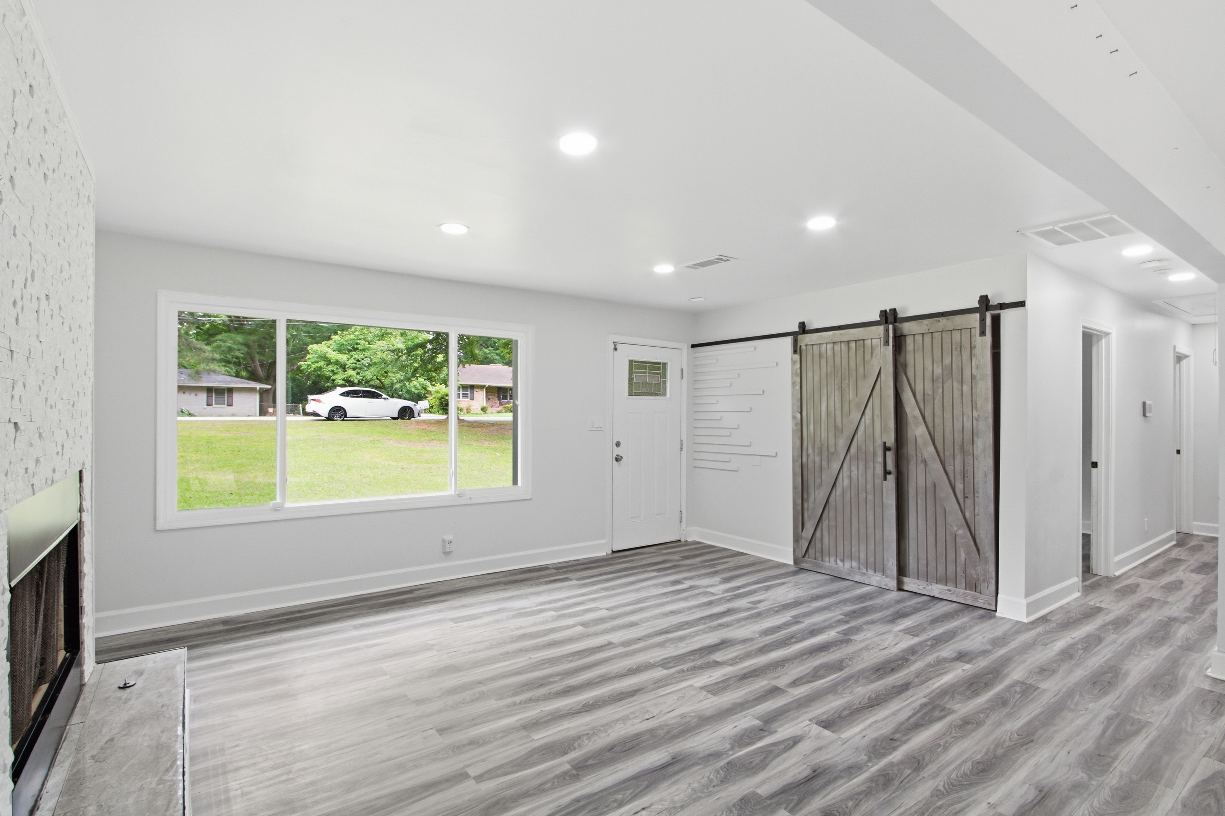 Photo 9 of 29 of 1614 Carolyn Dr, Stone Mountain, GA