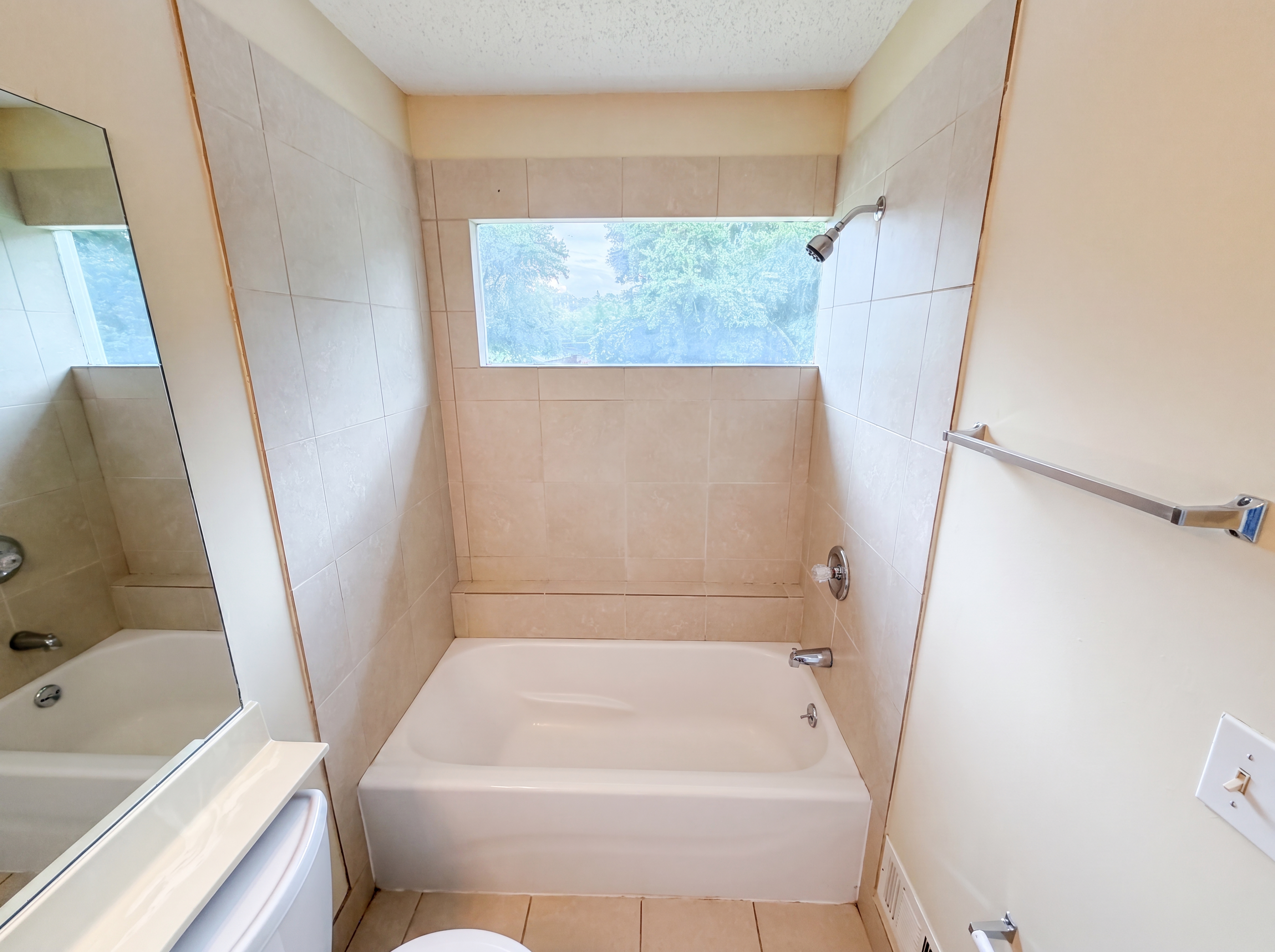 Photo 16 of 24 of 3271 Tennington Pl, Lawrenceville, GA