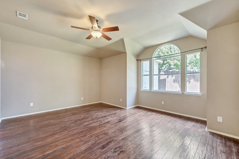 Photo 15 of 32 - 9900 Shelburne Rd, Fort Worth, TX 76244