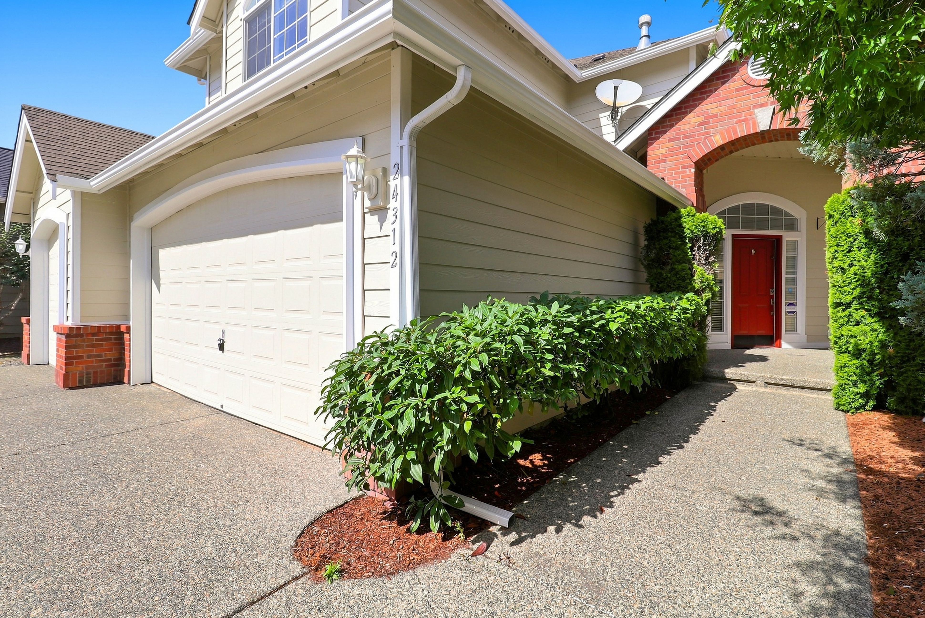 Photo 40 of 42 of 24312 E Main Dr, Sammamish, WA