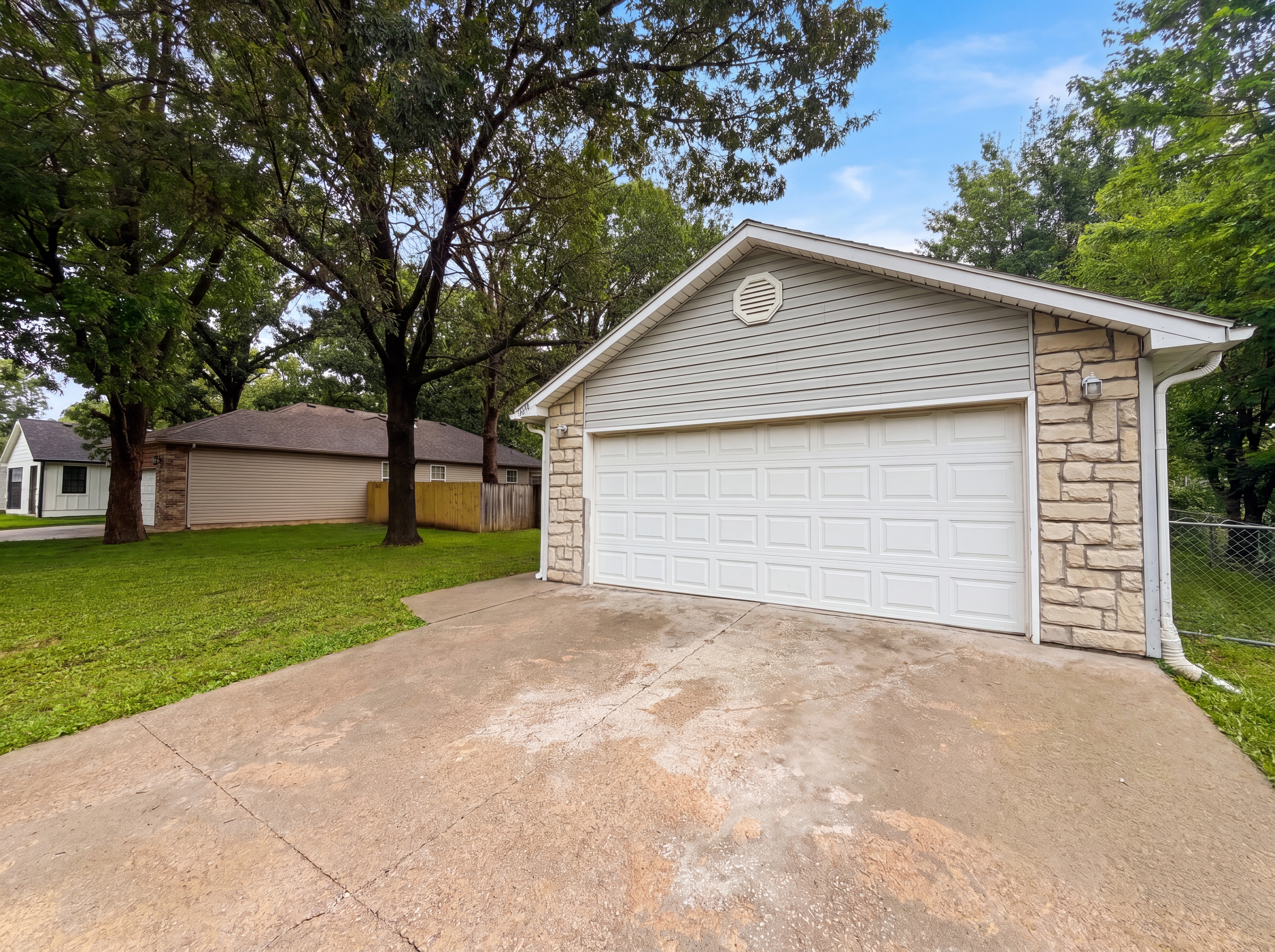 Photo 12 of 17 of 905 S Butler Ter, Harrisonville, MO