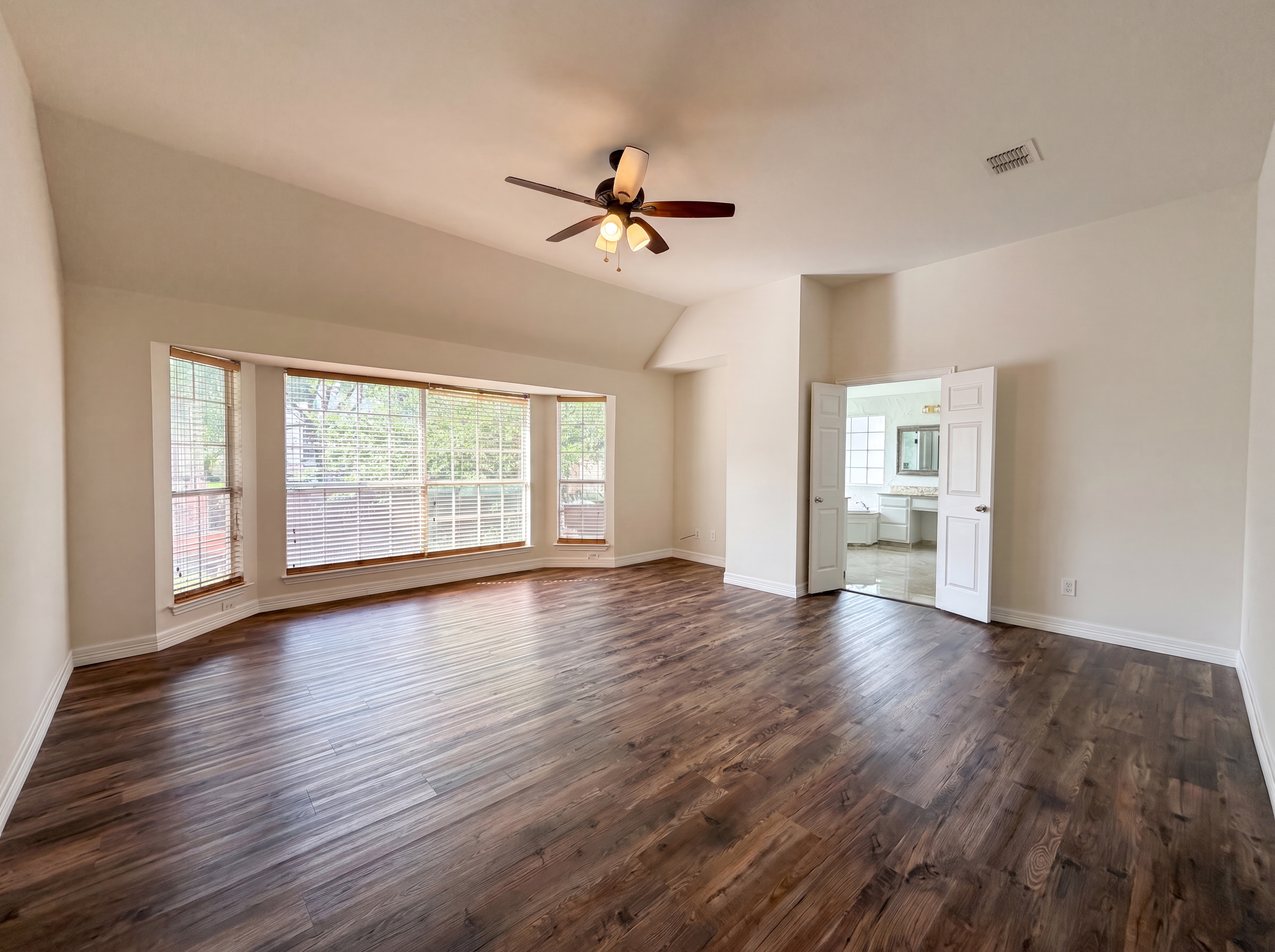 Photo 4 of 33 of 1429 Greenbriar Dr, Allen, TX