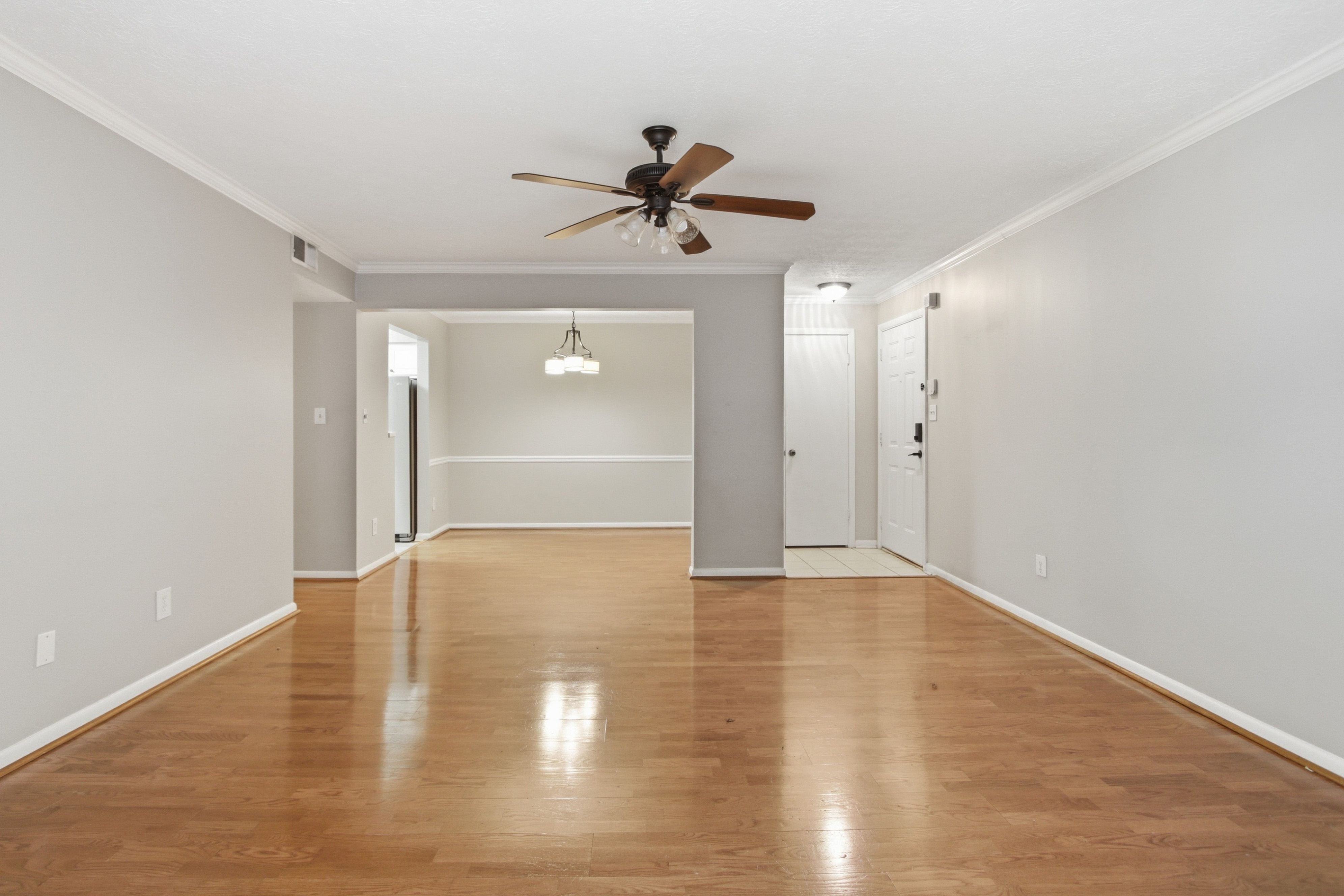 Photo 3 of 19 of 5145 Roswell Rd, Atlanta, GA